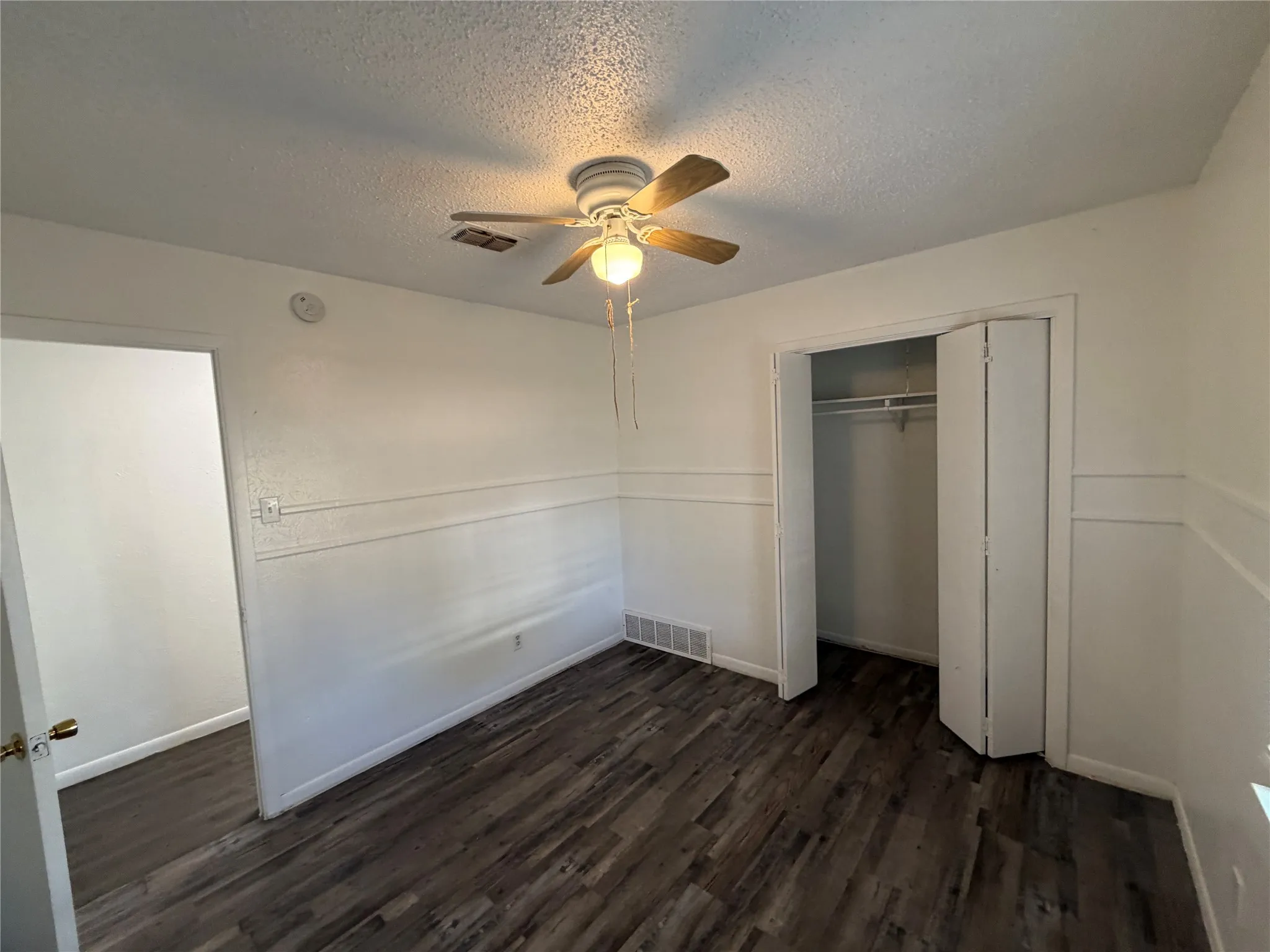 Single Family Residence For Rent in Ellis County , 101 5th Street, Forreston, Texas 76041, 3 Bedroom, 2 Bathroom, 2 Garage spaces, 1,620 Sqft, built in 1959, mls#21385963, Real Estate Agent in Forreston, Homes For Rent in Ellis county, Homes For Rent in Forreston, Realtor in Forreston Texas, Real Estate Brokerage Independent Realty Texas, Luminita Cordes Realtor