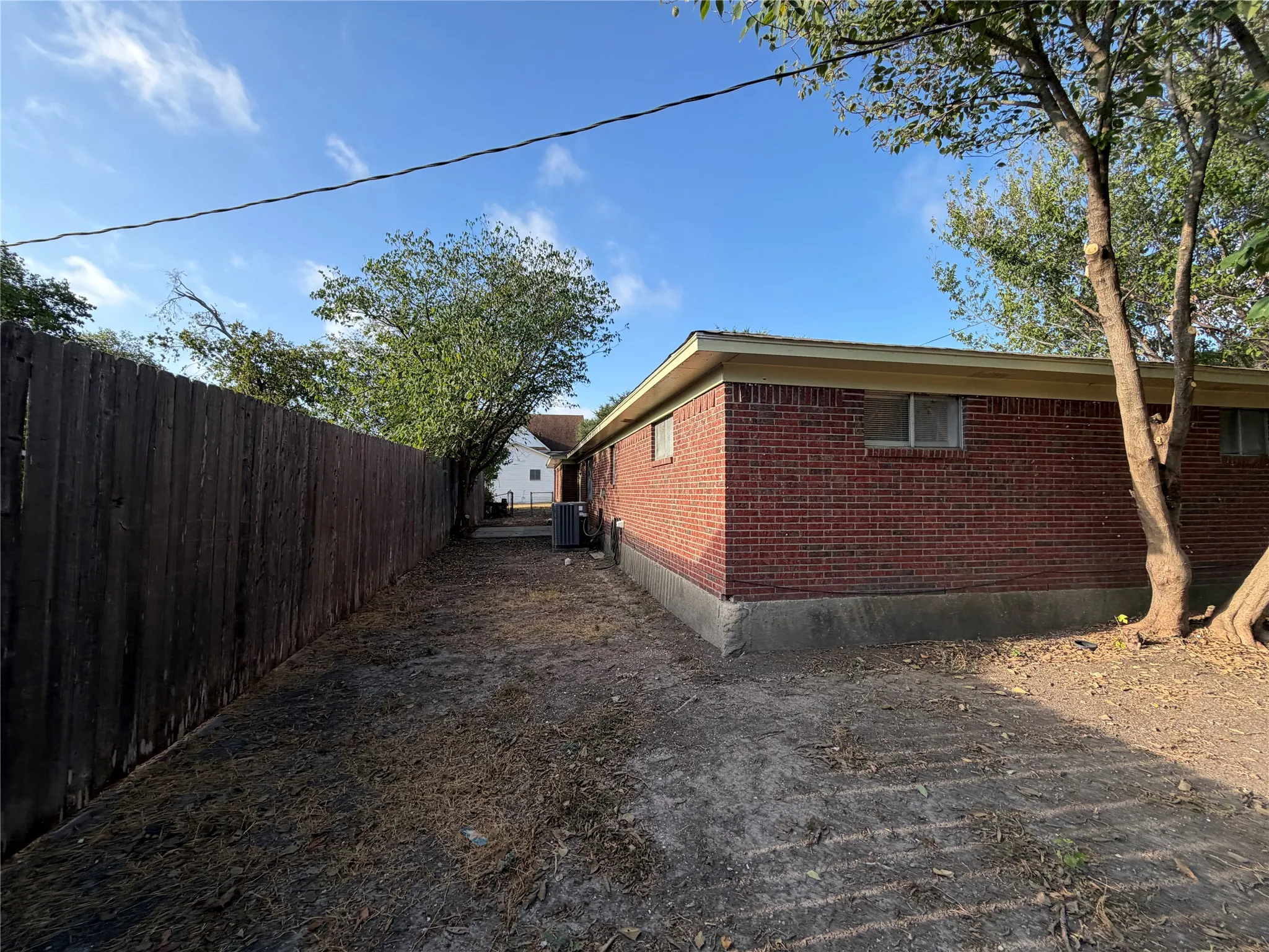 Single Family Residence For Rent in Ellis County , 101 5th Street, Forreston, Texas 76041, 3 Bedroom, 2 Bathroom, 2 Garage spaces, 1,620 Sqft, built in 1959, mls#21385963, Real Estate Agent in Forreston, Homes For Rent in Ellis county, Homes For Rent in Forreston, Realtor in Forreston Texas, Real Estate Brokerage Independent Realty Texas, Luminita Cordes Realtor