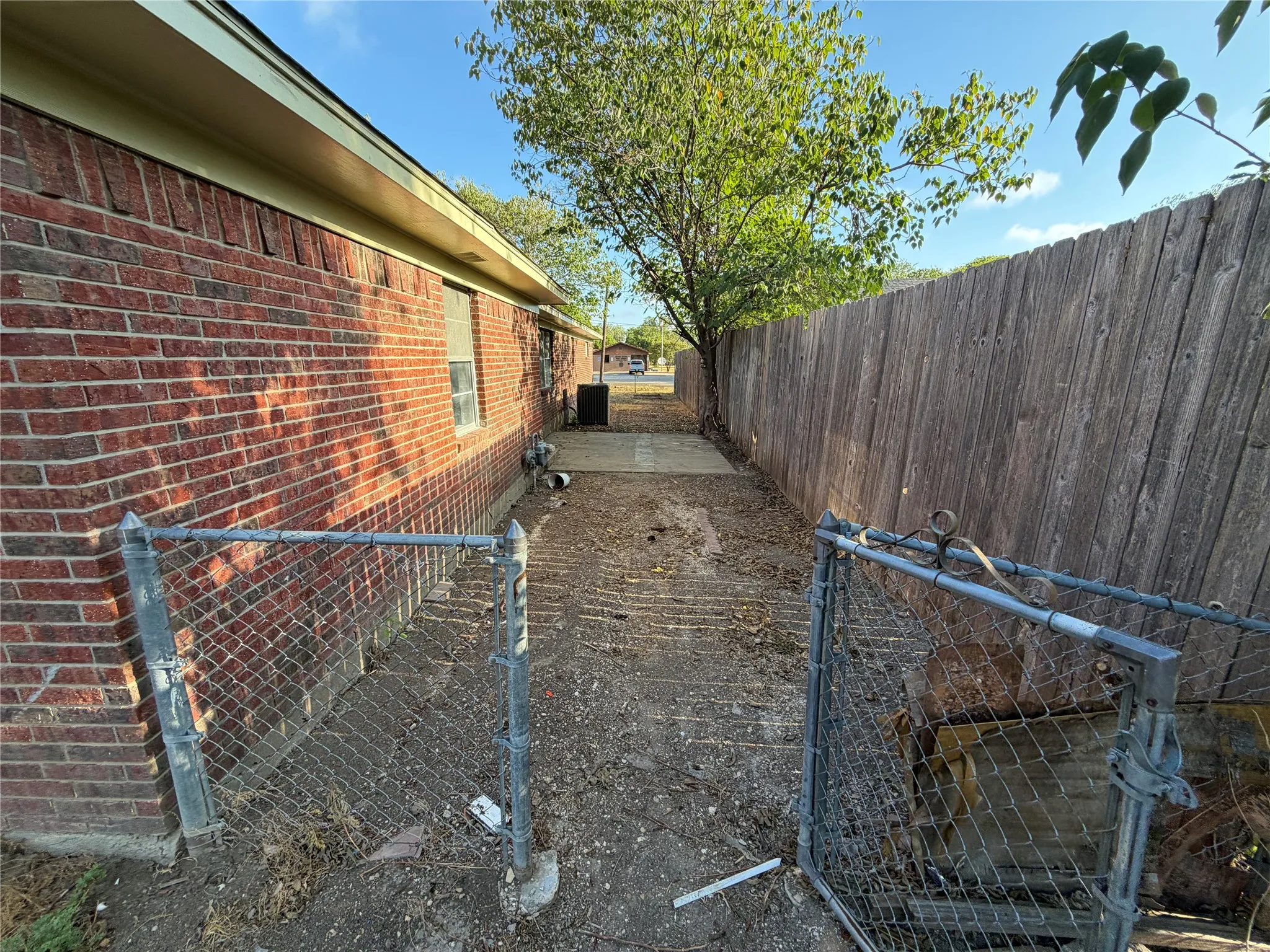 Single Family Residence For Rent in Ellis County , 101 5th Street, Forreston, Texas 76041, 3 Bedroom, 2 Bathroom, 2 Garage spaces, 1,620 Sqft, built in 1959, mls#21385963, Real Estate Agent in Forreston, Homes For Rent in Ellis county, Homes For Rent in Forreston, Realtor in Forreston Texas, Real Estate Brokerage Independent Realty Texas, Luminita Cordes Realtor