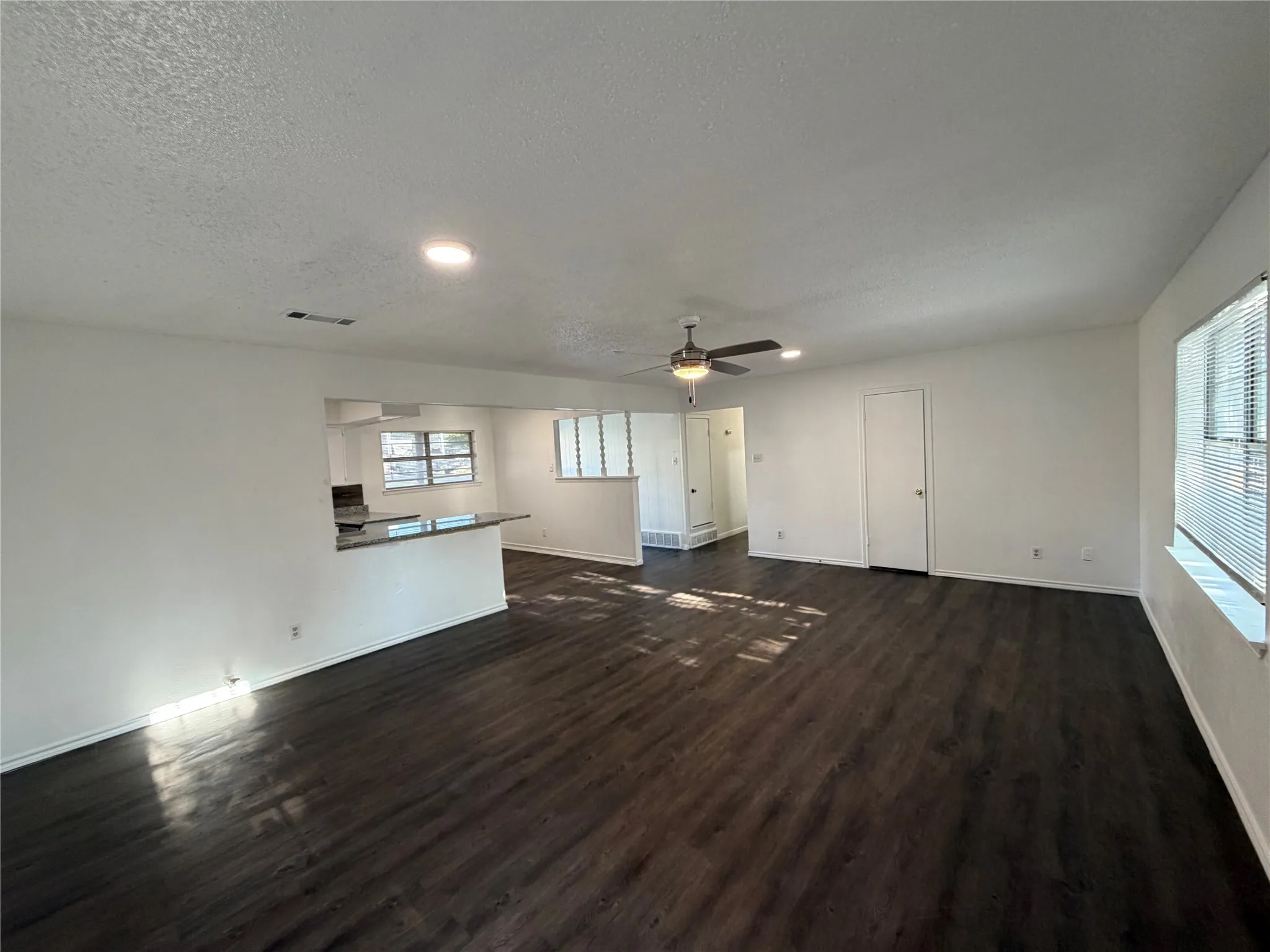 Single Family Residence For Rent in Ellis County , 101 5th Street, Forreston, Texas 76041, 3 Bedroom, 2 Bathroom, 2 Garage spaces, 1,620 Sqft, built in 1959, mls#21385963, Real Estate Agent in Forreston, Homes For Rent in Ellis county, Homes For Rent in Forreston, Realtor in Forreston Texas, Real Estate Brokerage Independent Realty Texas, Luminita Cordes Realtor
