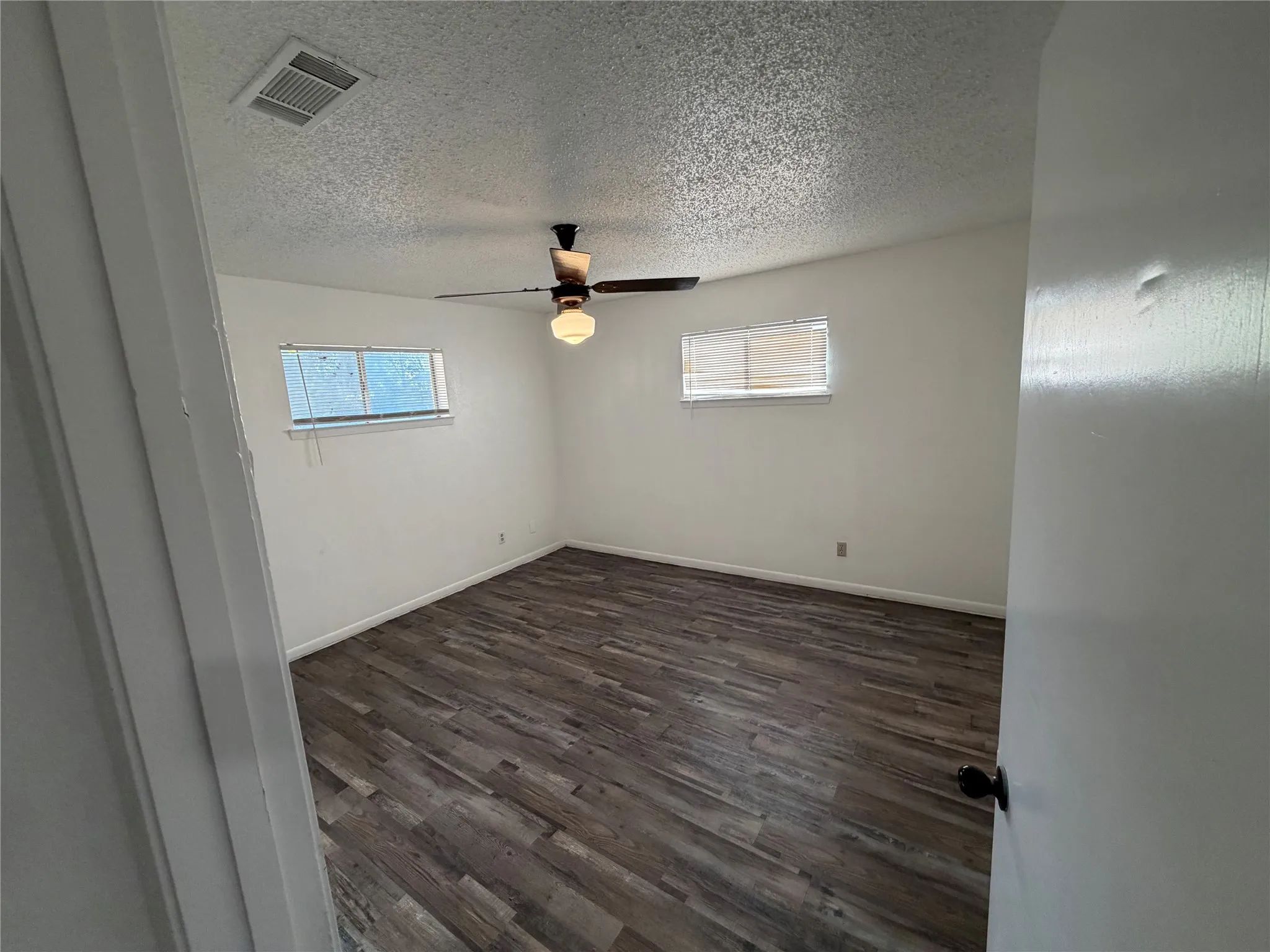Single Family Residence For Rent in Ellis County , 101 5th Street, Forreston, Texas 76041, 3 Bedroom, 2 Bathroom, 2 Garage spaces, 1,620 Sqft, built in 1959, mls#21385963, Real Estate Agent in Forreston, Homes For Rent in Ellis county, Homes For Rent in Forreston, Realtor in Forreston Texas, Real Estate Brokerage Independent Realty Texas, Luminita Cordes Realtor