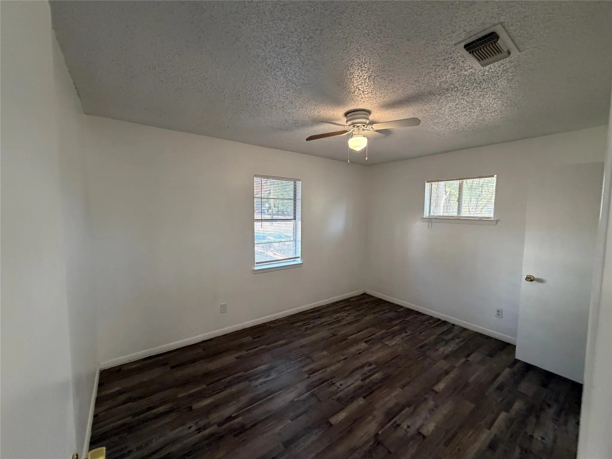 Single Family Residence For Rent in Ellis County , 101 5th Street, Forreston, Texas 76041, 3 Bedroom, 2 Bathroom, 2 Garage spaces, 1,620 Sqft, built in 1959, mls#21385963, Real Estate Agent in Forreston, Homes For Rent in Ellis county, Homes For Rent in Forreston, Realtor in Forreston Texas, Real Estate Brokerage Independent Realty Texas, Luminita Cordes Realtor