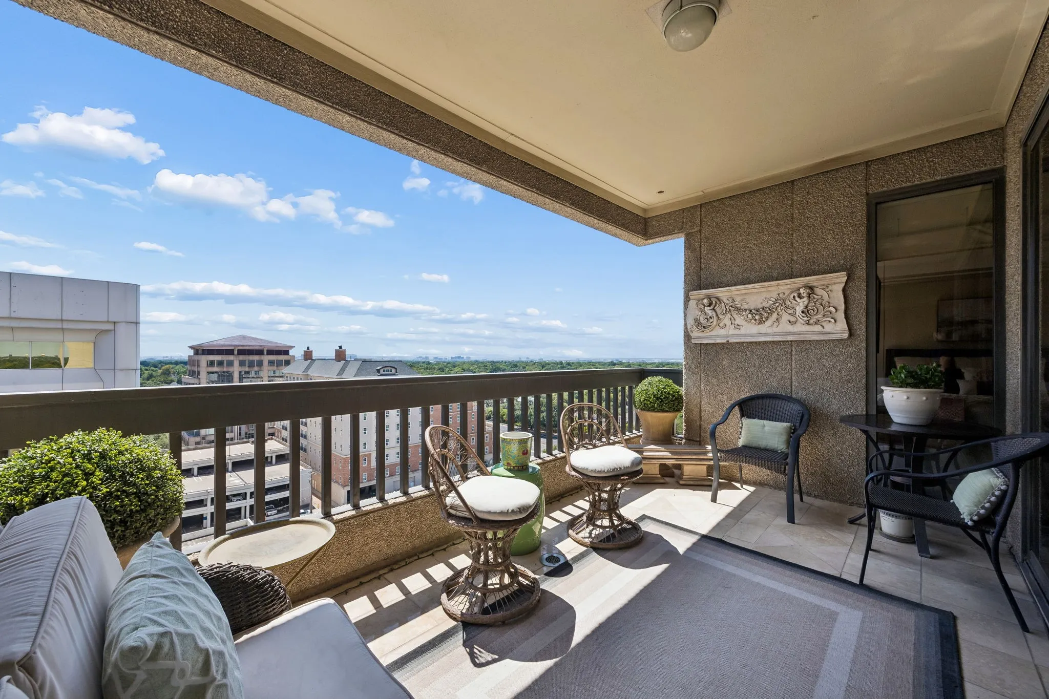 Condominium For Sale in Dallas County , 5909 Luther Lane 1401, Dallas, Texas 75225, 2 Bedroom, 2 Bathroom, 2 Garage spaces, 1,408 Sqft, built in 1983, mls#21383710, Real Estate Agent in Dallas, Homes For Sale in Dallas county, Homes For Sale in Dallas, Realtor in Dallas Texas, Real Estate Brokerage Independent Realty Texas, Luminita Cordes Realtor
