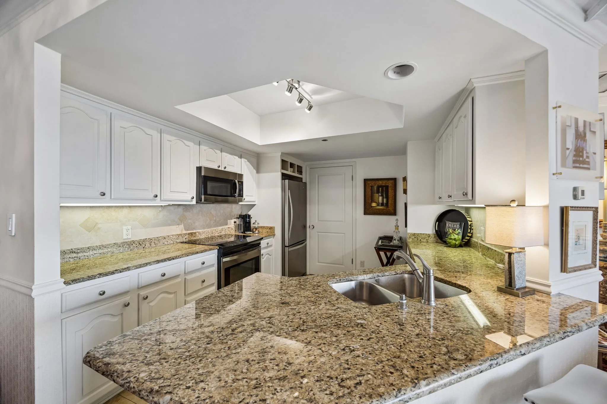 Condominium For Sale in Dallas County , 5909 Luther Lane 1401, Dallas, Texas 75225, 2 Bedroom, 2 Bathroom, 2 Garage spaces, 1,408 Sqft, built in 1983, mls#21383710, Real Estate Agent in Dallas, Homes For Sale in Dallas county, Homes For Sale in Dallas, Realtor in Dallas Texas, Real Estate Brokerage Independent Realty Texas, Luminita Cordes Realtor