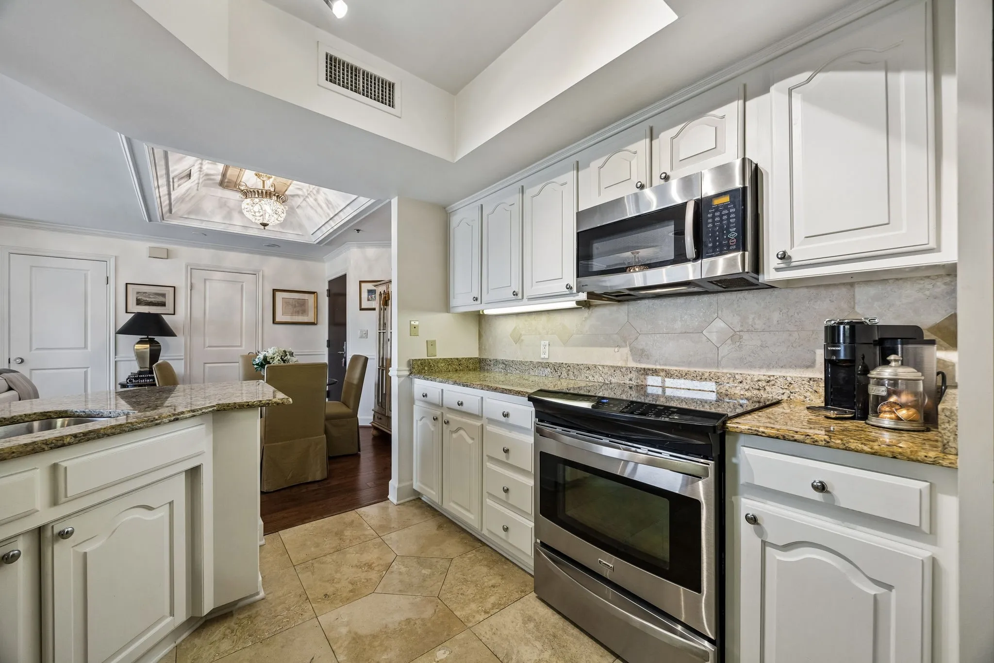 Condominium For Sale in Dallas County , 5909 Luther Lane 1401, Dallas, Texas 75225, 2 Bedroom, 2 Bathroom, 2 Garage spaces, 1,408 Sqft, built in 1983, mls#21383710, Real Estate Agent in Dallas, Homes For Sale in Dallas county, Homes For Sale in Dallas, Realtor in Dallas Texas, Real Estate Brokerage Independent Realty Texas, Luminita Cordes Realtor
