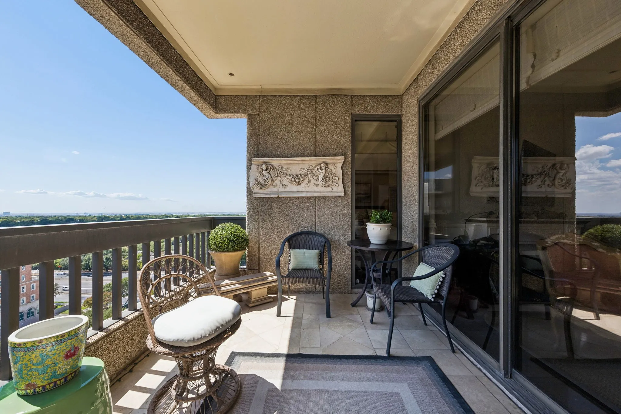 Condominium For Sale in Dallas County , 5909 Luther Lane 1401, Dallas, Texas 75225, 2 Bedroom, 2 Bathroom, 2 Garage spaces, 1,408 Sqft, built in 1983, mls#21383710, Real Estate Agent in Dallas, Homes For Sale in Dallas county, Homes For Sale in Dallas, Realtor in Dallas Texas, Real Estate Brokerage Independent Realty Texas, Luminita Cordes Realtor