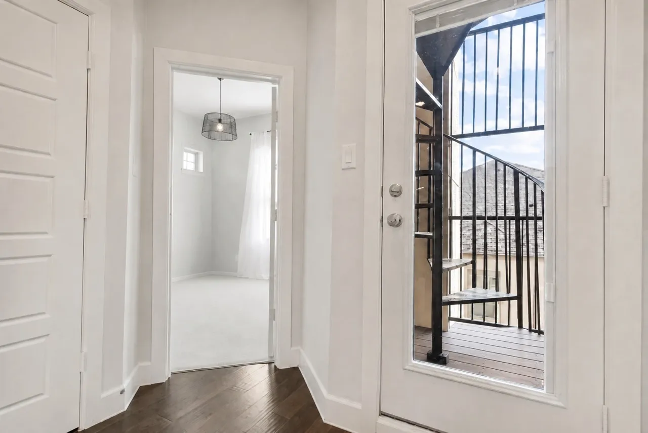 Single Family Residence For Sale in Dallas County , 5144 Artemesia Lane, Dallas, Texas 75209, 3 Bedroom, 4 Bathroom, 2 Garage spaces, 1,935 Sqft, built in 2018, mls#21380862, Real Estate Agent in Dallas, Homes For Sale in Dallas county, Homes For Sale in Dallas, Realtor in Dallas Texas, Real Estate Brokerage Independent Realty Texas, Luminita Cordes Realtor