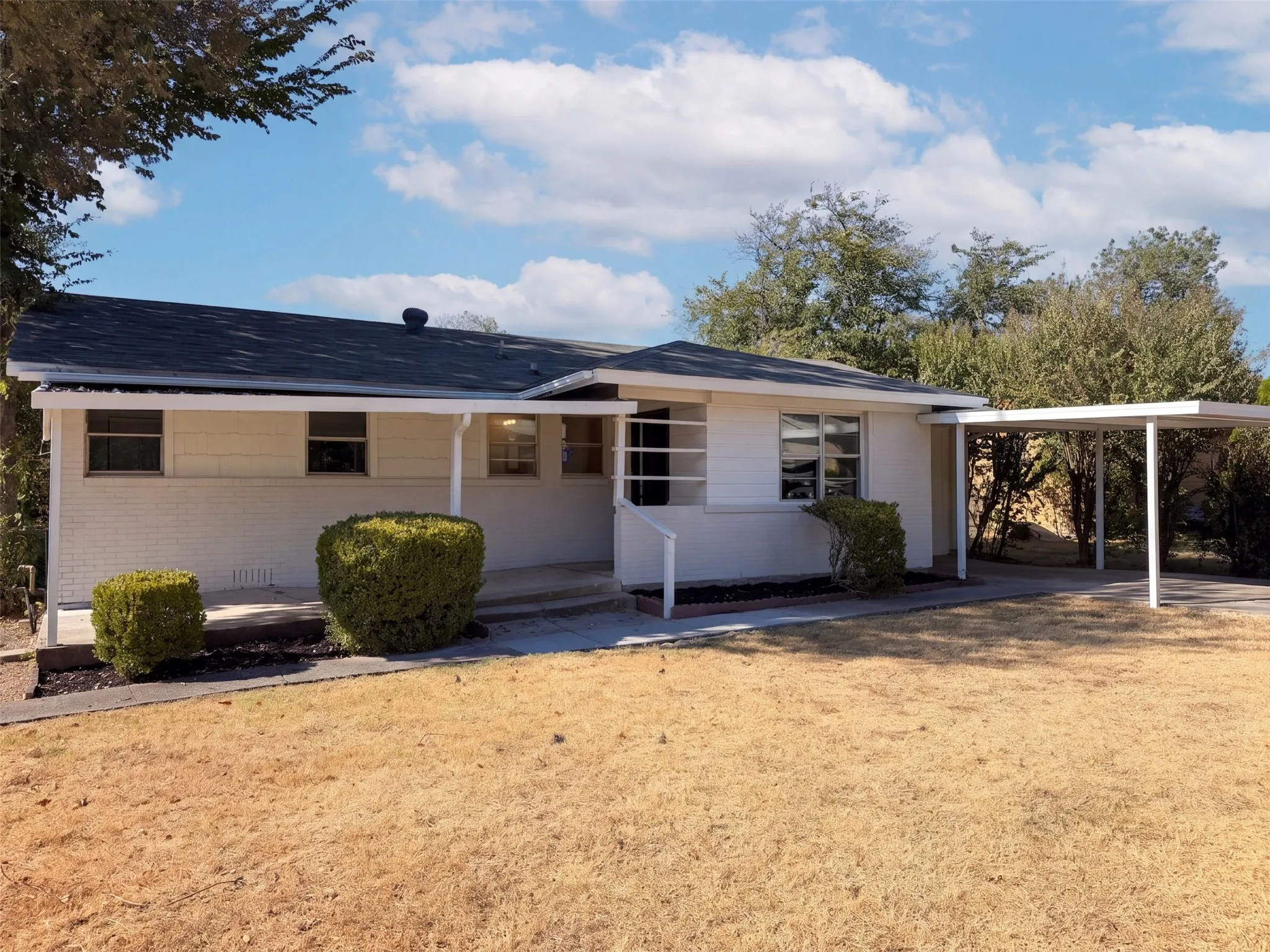 Single Family Residence For Sale in Tarrant County , 8021 Tumbleweed Trail, White Settlement, Texas 76108, 3 Bedroom, 2 Bathroom, Garage spaces, 1,334 Sqft, built in 1956, mls#21386442, Real Estate Agent in White Settlement, Homes For Sale in Tarrant county, Homes For Sale in White Settlement, Realtor in White Settlement Texas, Real Estate Brokerage Independent Realty Texas, Luminita Cordes Realtor