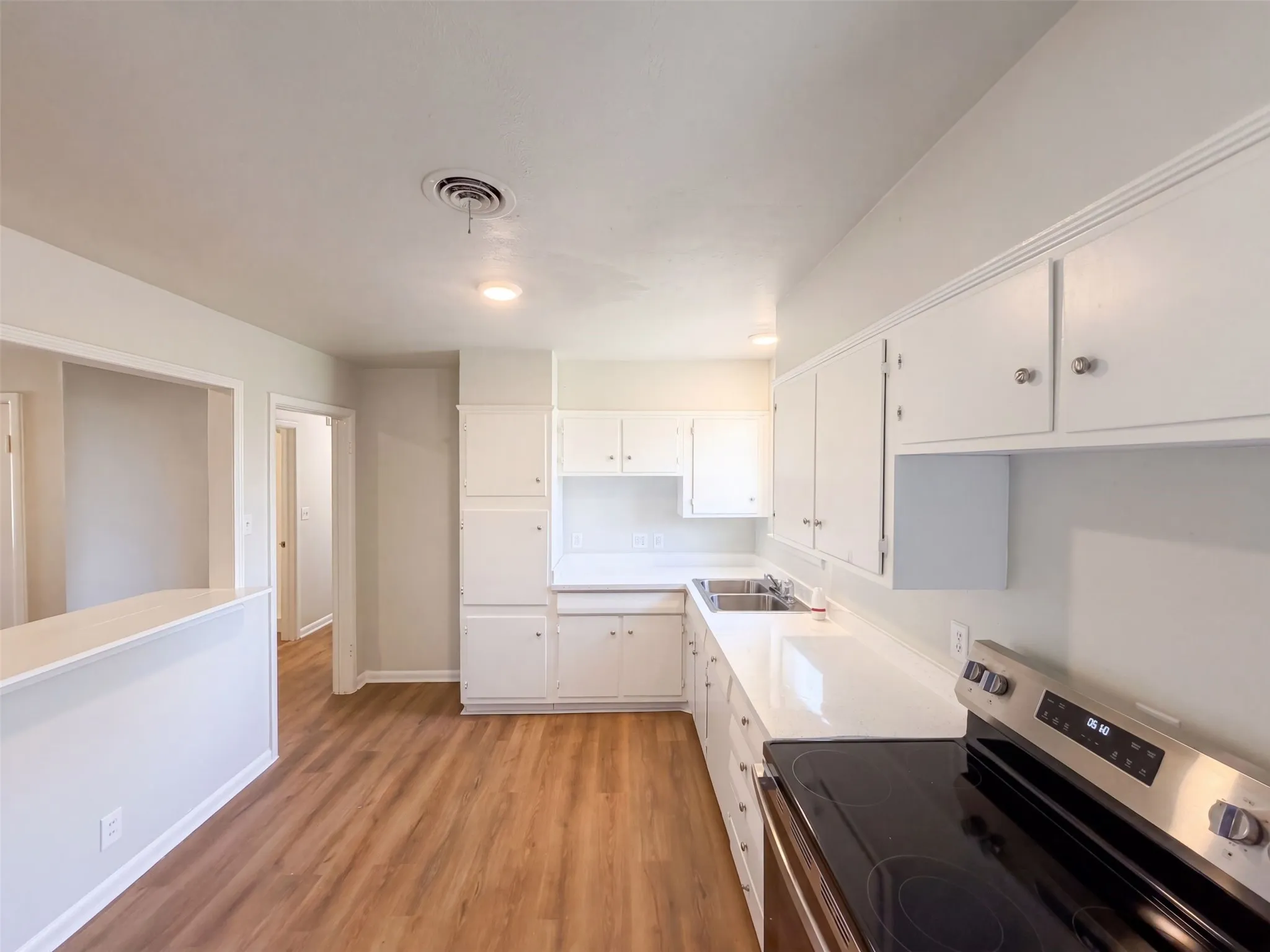 Single Family Residence For Sale in Tarrant County , 8021 Tumbleweed Trail, White Settlement, Texas 76108, 3 Bedroom, 2 Bathroom, Garage spaces, 1,334 Sqft, built in 1956, mls#21386442, Real Estate Agent in White Settlement, Homes For Sale in Tarrant county, Homes For Sale in White Settlement, Realtor in White Settlement Texas, Real Estate Brokerage Independent Realty Texas, Luminita Cordes Realtor