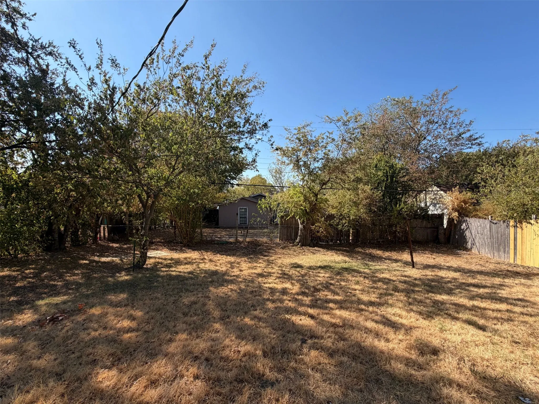 Single Family Residence For Sale in Tarrant County , 8021 Tumbleweed Trail, White Settlement, Texas 76108, 3 Bedroom, 2 Bathroom, Garage spaces, 1,334 Sqft, built in 1956, mls#21386442, Real Estate Agent in White Settlement, Homes For Sale in Tarrant county, Homes For Sale in White Settlement, Realtor in White Settlement Texas, Real Estate Brokerage Independent Realty Texas, Luminita Cordes Realtor