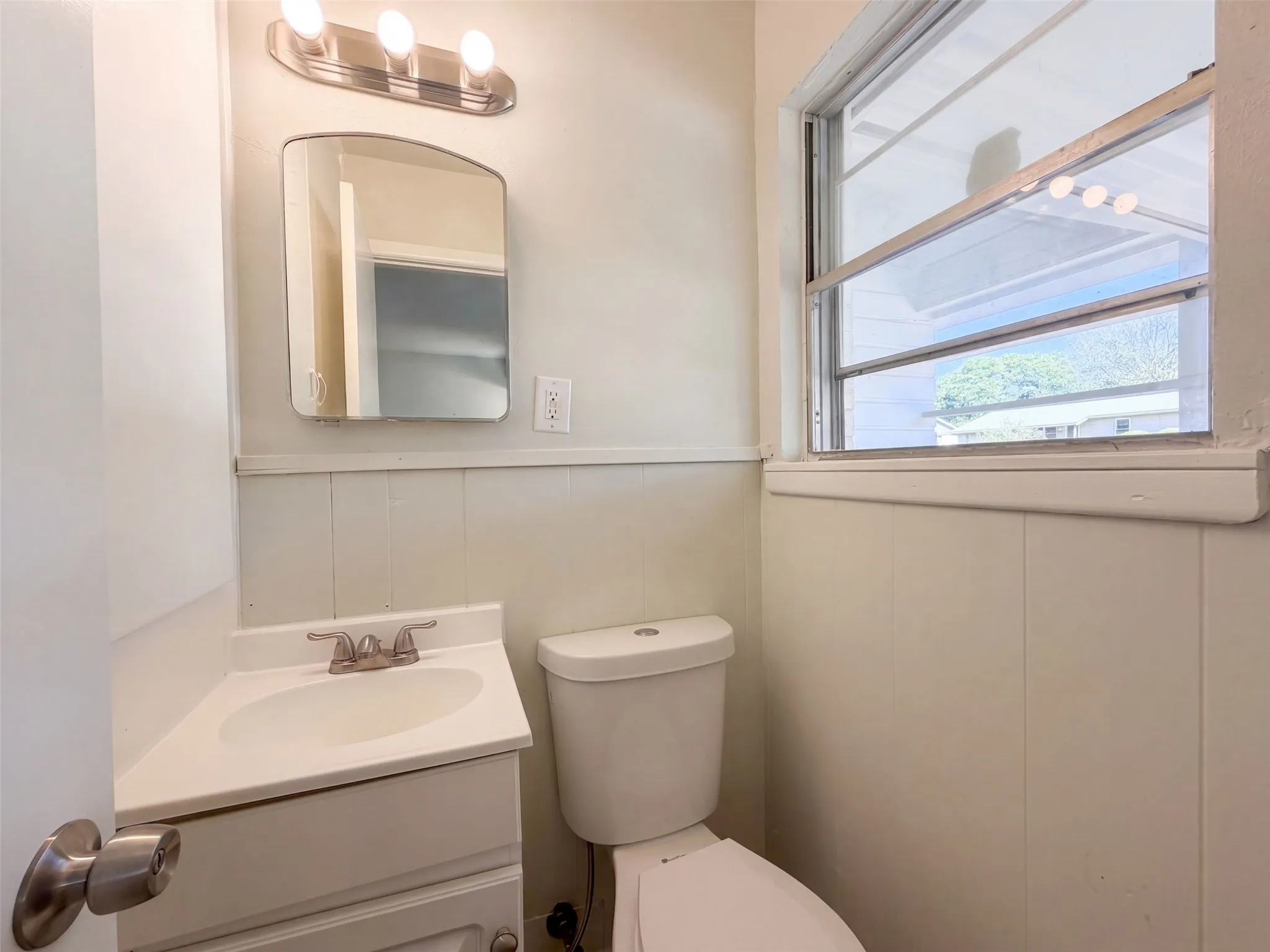 Single Family Residence For Sale in Tarrant County , 8021 Tumbleweed Trail, White Settlement, Texas 76108, 3 Bedroom, 2 Bathroom, Garage spaces, 1,334 Sqft, built in 1956, mls#21386442, Real Estate Agent in White Settlement, Homes For Sale in Tarrant county, Homes For Sale in White Settlement, Realtor in White Settlement Texas, Real Estate Brokerage Independent Realty Texas, Luminita Cordes Realtor