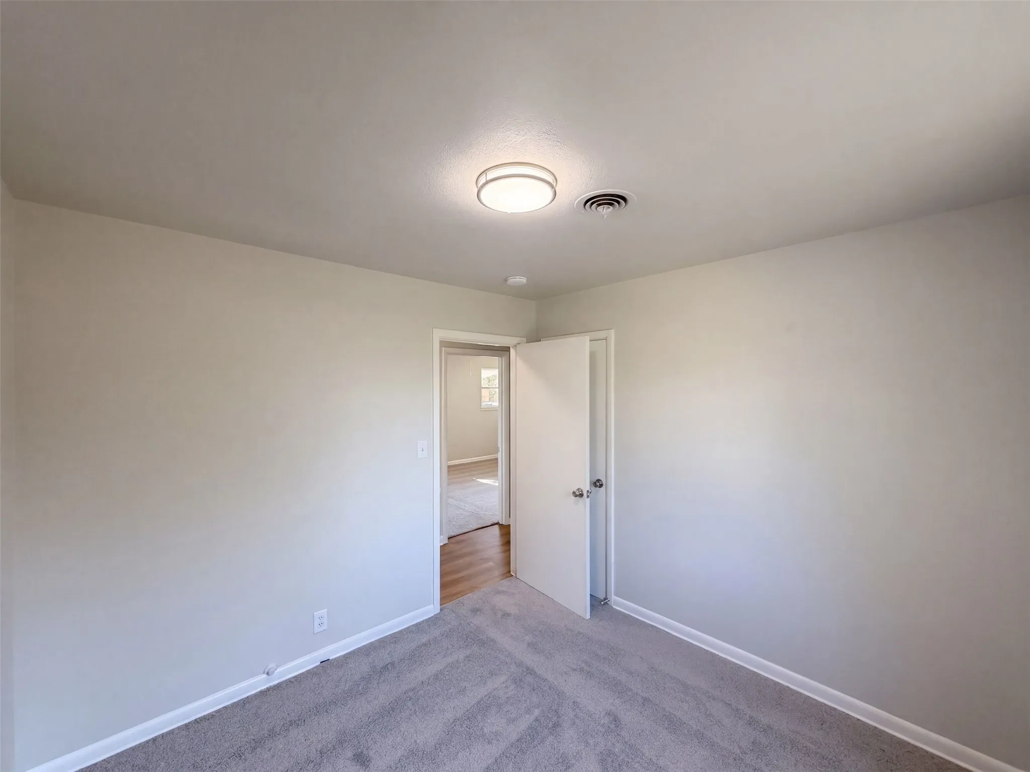 Single Family Residence For Sale in Tarrant County , 8021 Tumbleweed Trail, White Settlement, Texas 76108, 3 Bedroom, 2 Bathroom, Garage spaces, 1,334 Sqft, built in 1956, mls#21386442, Real Estate Agent in White Settlement, Homes For Sale in Tarrant county, Homes For Sale in White Settlement, Realtor in White Settlement Texas, Real Estate Brokerage Independent Realty Texas, Luminita Cordes Realtor