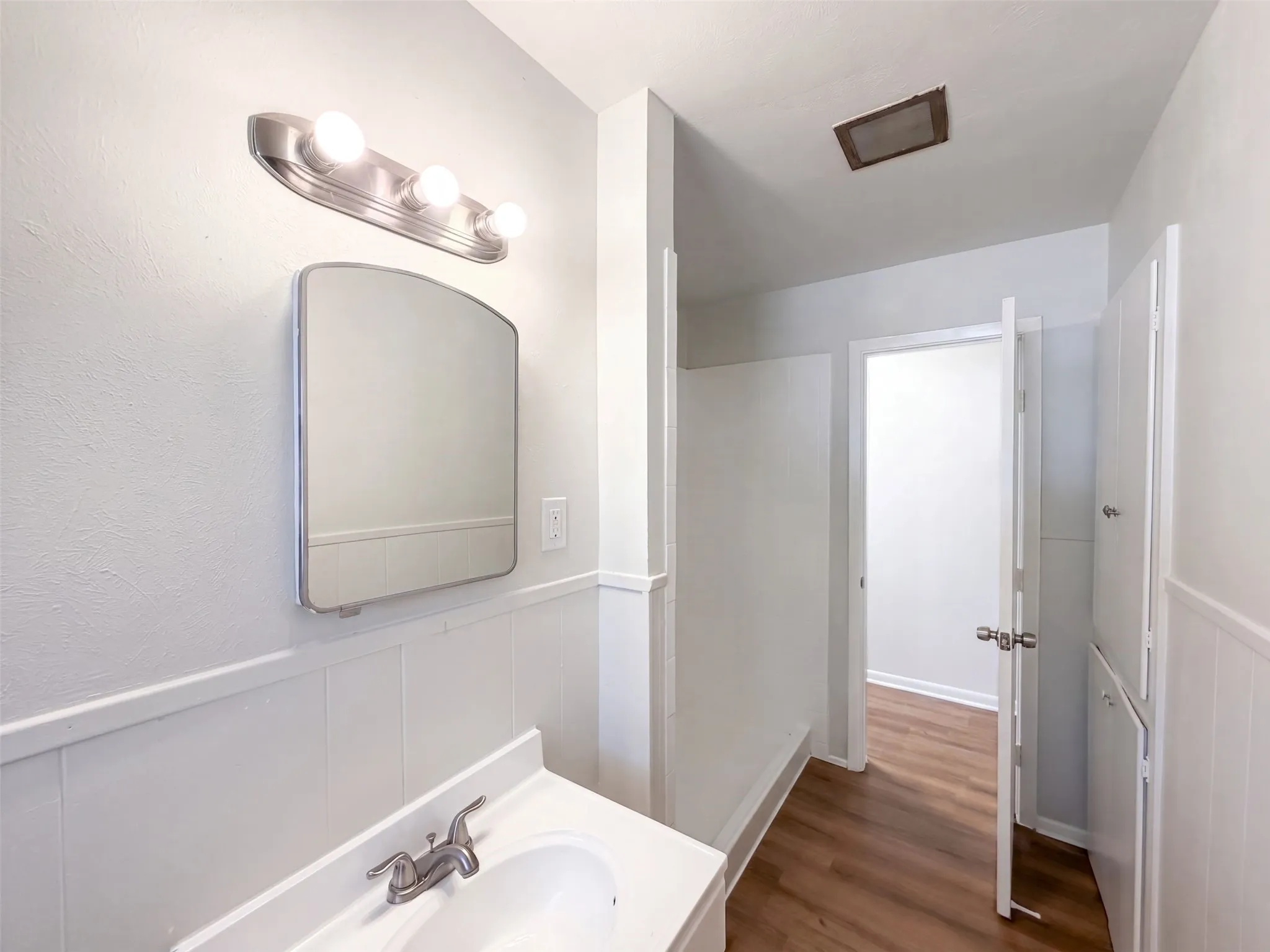 Single Family Residence For Sale in Tarrant County , 8021 Tumbleweed Trail, White Settlement, Texas 76108, 3 Bedroom, 2 Bathroom, Garage spaces, 1,334 Sqft, built in 1956, mls#21386442, Real Estate Agent in White Settlement, Homes For Sale in Tarrant county, Homes For Sale in White Settlement, Realtor in White Settlement Texas, Real Estate Brokerage Independent Realty Texas, Luminita Cordes Realtor