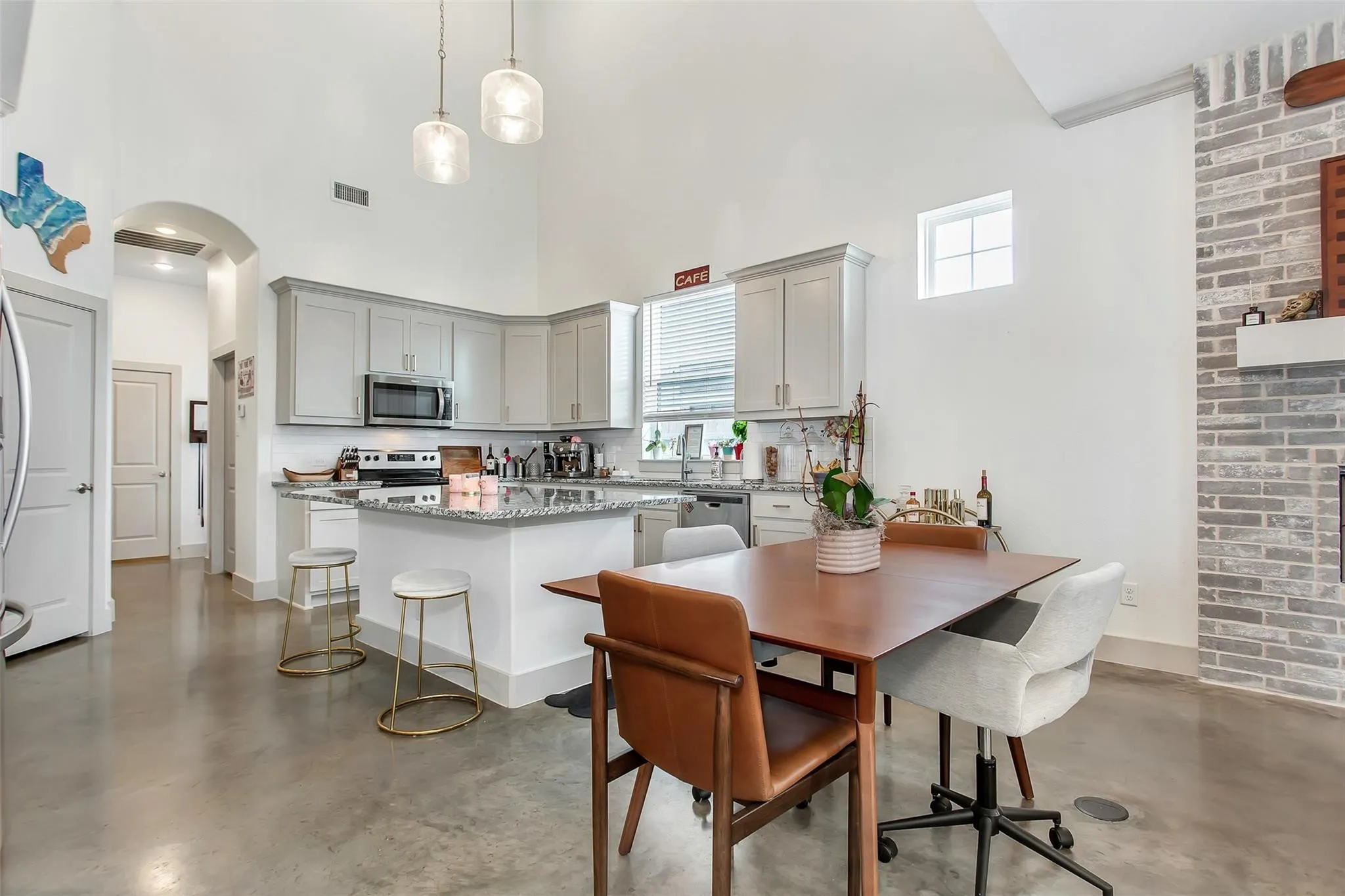 Single Family Residence For Sale in Ellis County , 229 E 5th Street, Ferris, Texas 75125, 3 Bedroom, 3 Bathroom, 2 Garage spaces, 2,016 Sqft, built in 2021, mls#21386448, Real Estate Agent in Ferris, Homes For Sale in Ellis county, Homes For Sale in Ferris, Realtor in Ferris Texas, Real Estate Brokerage Independent Realty Texas, Luminita Cordes Realtor