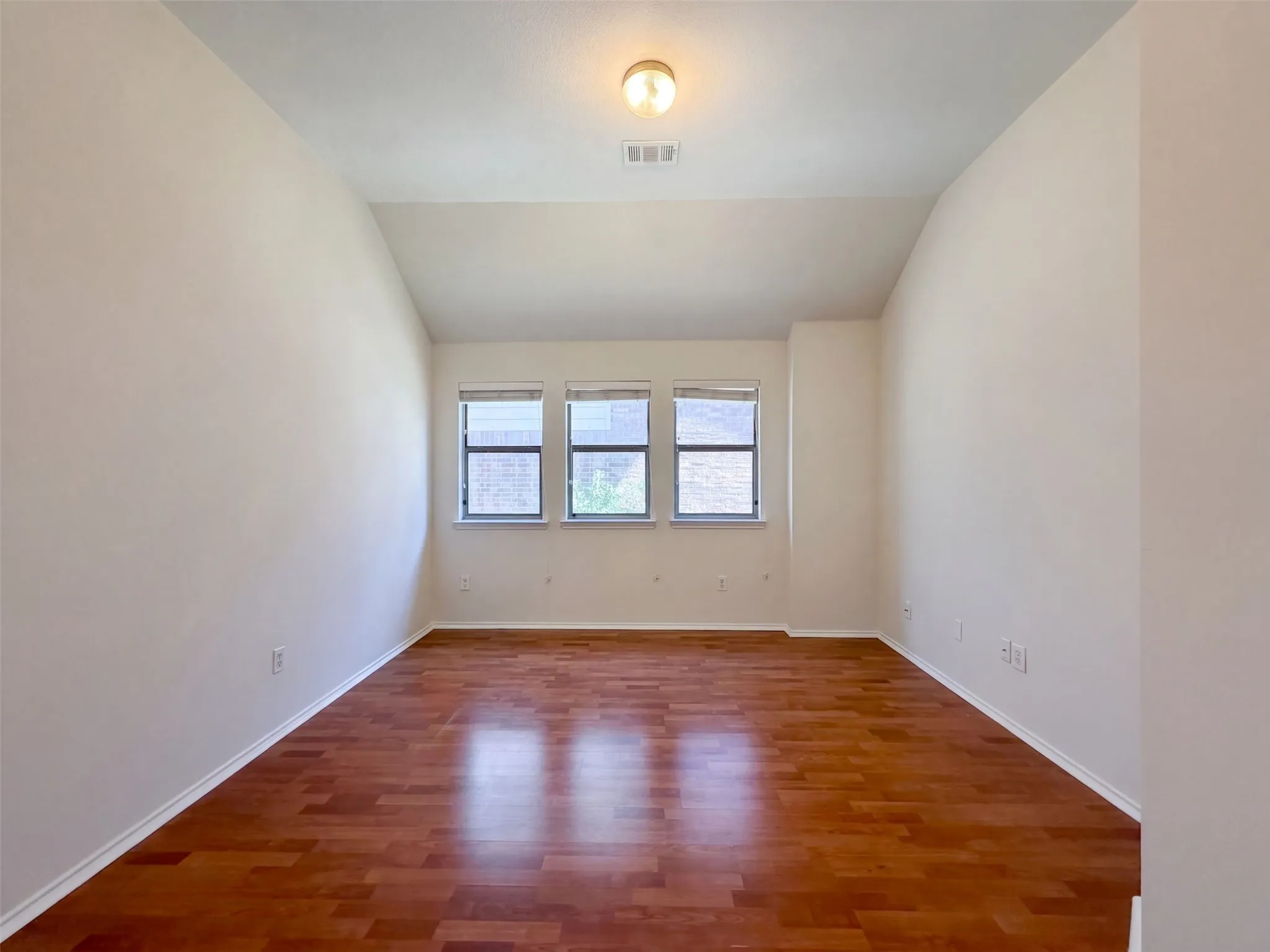 Single Family Residence For Sale in Collin County , 605 Crystal Falls Drive, Mc Kinney, Texas 75071, 3 Bedroom, 2 Bathroom, 2 Garage spaces, 1,726 Sqft, built in 2004, mls#21386452, Real Estate Agent in Mc Kinney, Homes For Sale in Collin county, Homes For Sale in Mc Kinney, Realtor in Mc Kinney Texas, Real Estate Brokerage Independent Realty Texas, Luminita Cordes Realtor