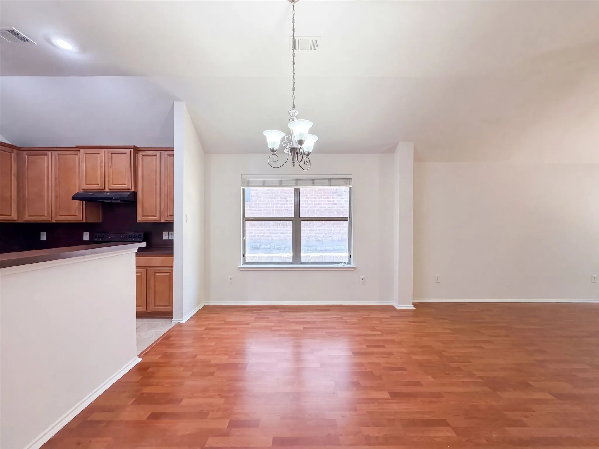 Single Family Residence For Sale in Collin County , 605 Crystal Falls Drive, Mc Kinney, Texas 75071, 3 Bedroom, 2 Bathroom, 2 Garage spaces, 1,726 Sqft, built in 2004, mls#21386452, Real Estate Agent in Mc Kinney, Homes For Sale in Collin county, Homes For Sale in Mc Kinney, Realtor in Mc Kinney Texas, Real Estate Brokerage Independent Realty Texas, Luminita Cordes Realtor