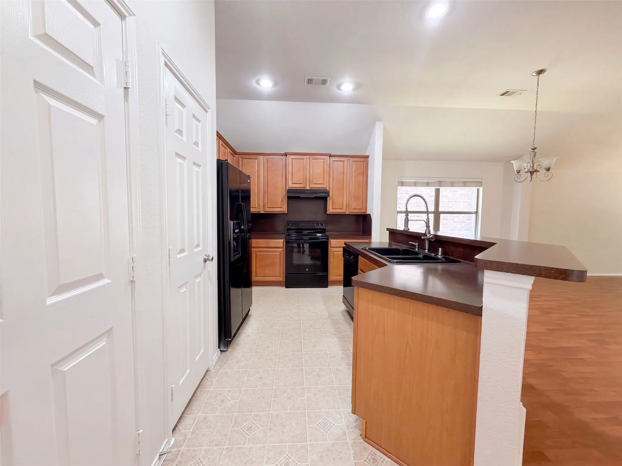 Single Family Residence For Sale in Collin County , 605 Crystal Falls Drive, Mc Kinney, Texas 75071, 3 Bedroom, 2 Bathroom, 2 Garage spaces, 1,726 Sqft, built in 2004, mls#21386452, Real Estate Agent in Mc Kinney, Homes For Sale in Collin county, Homes For Sale in Mc Kinney, Realtor in Mc Kinney Texas, Real Estate Brokerage Independent Realty Texas, Luminita Cordes Realtor
