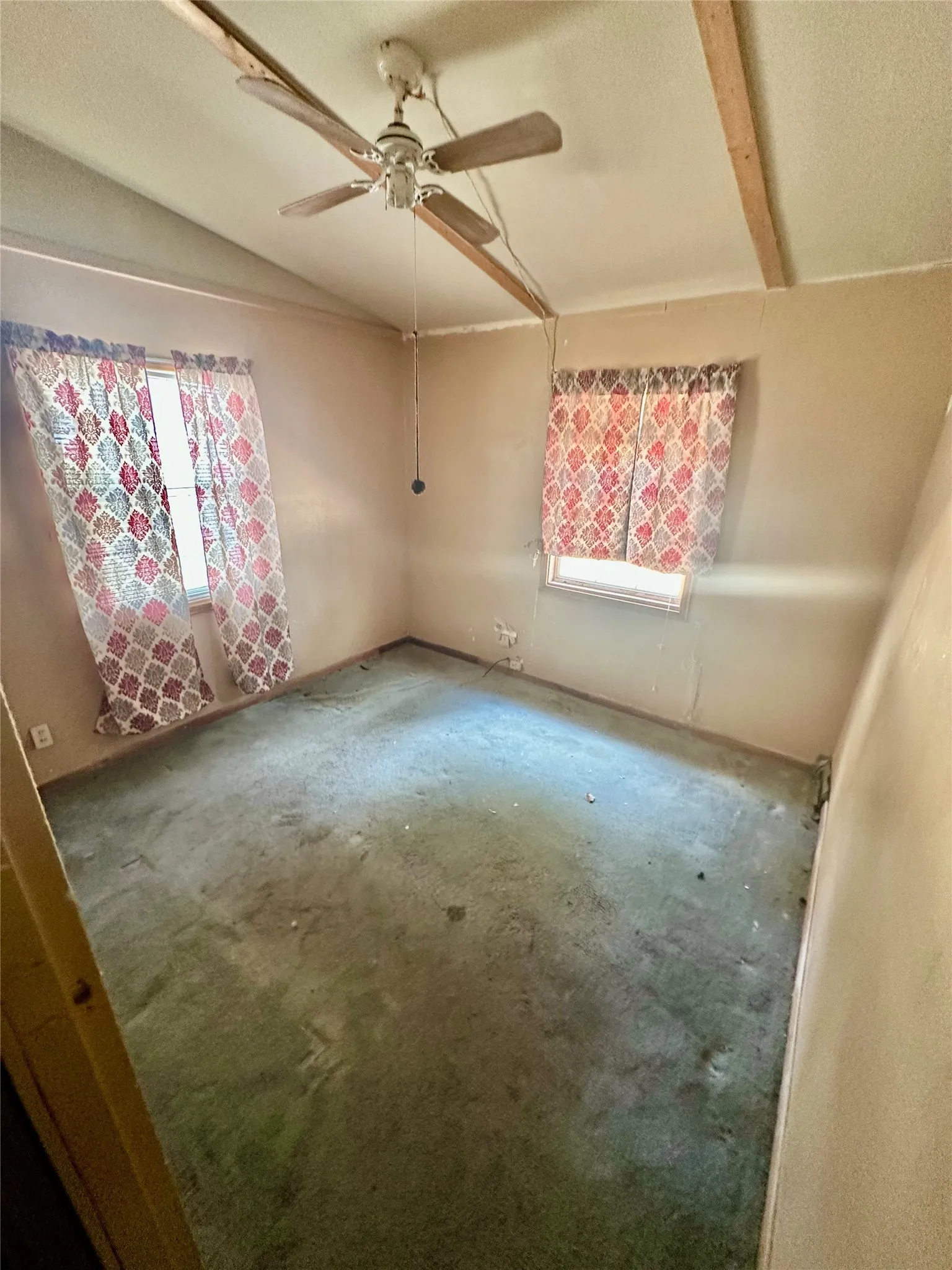 Single Family Residence For Sale in Dallas County , 1310 Crest Park Drive, Mesquite, Texas 75149, 2 Bedroom, 1 Bathroom, Garage spaces, 950 Sqft, built in 1952, mls#21385194, Real Estate Agent in Mesquite, Homes For Sale in Dallas county, Homes For Sale in Mesquite, Realtor in Mesquite Texas, Real Estate Brokerage Independent Realty Texas, Luminita Cordes Realtor