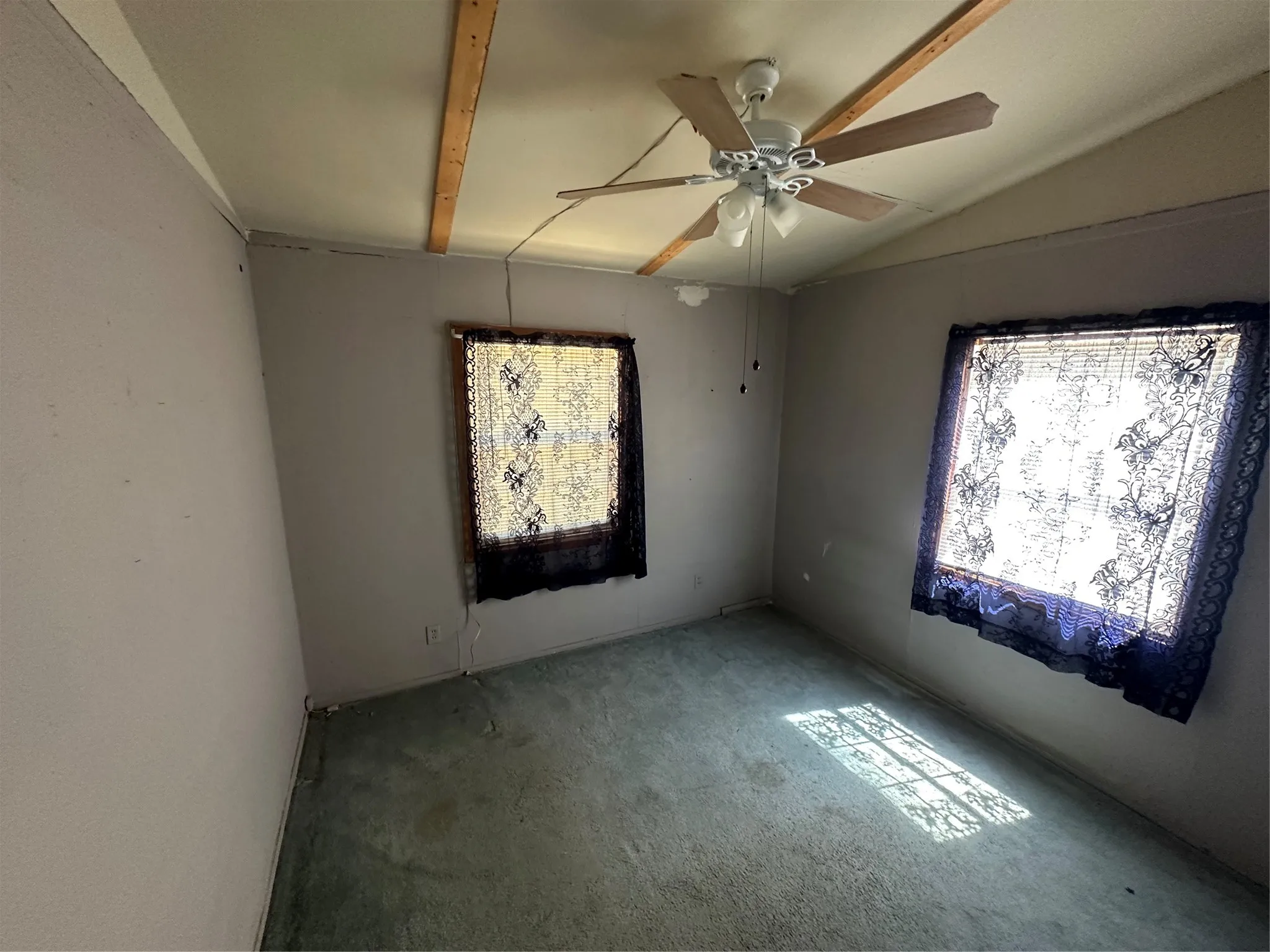 Single Family Residence For Sale in Dallas County , 1310 Crest Park Drive, Mesquite, Texas 75149, 2 Bedroom, 1 Bathroom, Garage spaces, 950 Sqft, built in 1952, mls#21385194, Real Estate Agent in Mesquite, Homes For Sale in Dallas county, Homes For Sale in Mesquite, Realtor in Mesquite Texas, Real Estate Brokerage Independent Realty Texas, Luminita Cordes Realtor