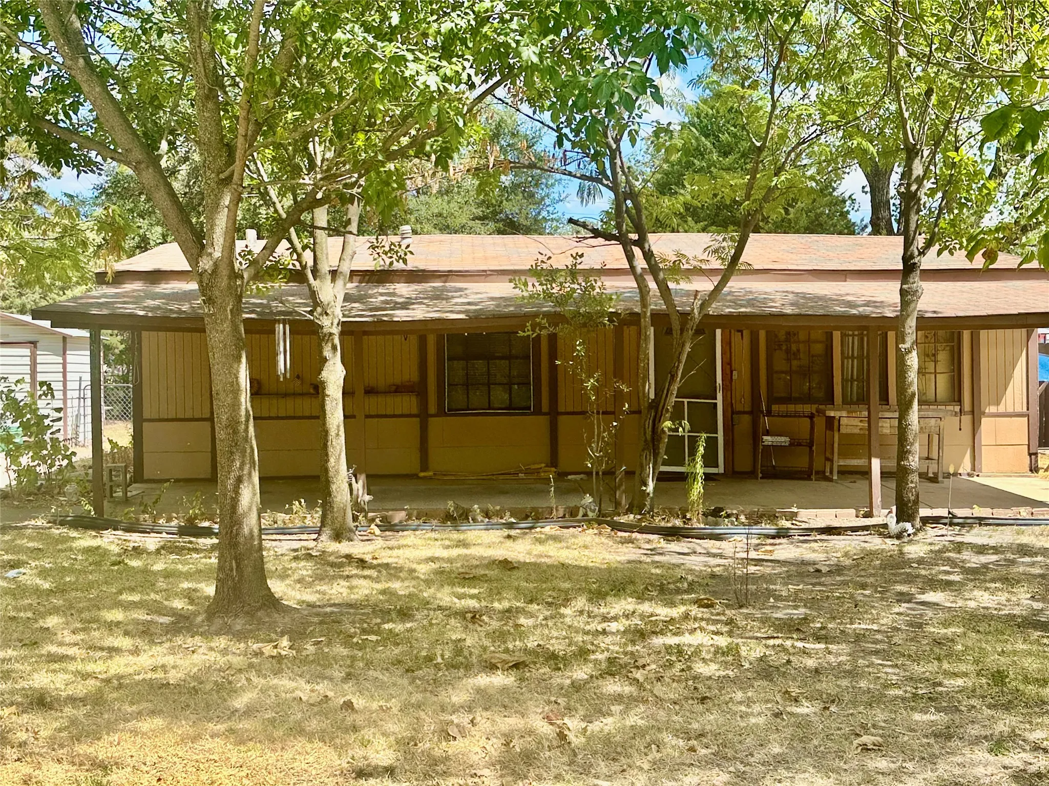 Single Family Residence For Sale in Dallas County , 1310 Crest Park Drive, Mesquite, Texas 75149, 2 Bedroom, 1 Bathroom, Garage spaces, 950 Sqft, built in 1952, mls#21385194, Real Estate Agent in Mesquite, Homes For Sale in Dallas county, Homes For Sale in Mesquite, Realtor in Mesquite Texas, Real Estate Brokerage Independent Realty Texas, Luminita Cordes Realtor