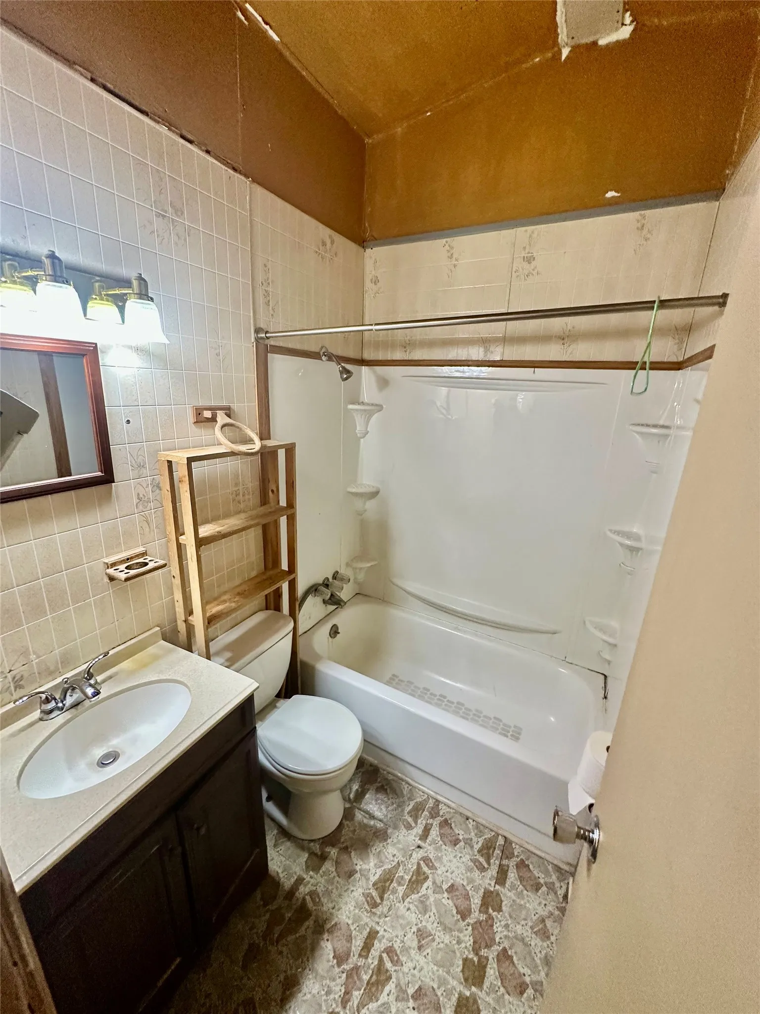 Single Family Residence For Sale in Dallas County , 1310 Crest Park Drive, Mesquite, Texas 75149, 2 Bedroom, 1 Bathroom, Garage spaces, 950 Sqft, built in 1952, mls#21385194, Real Estate Agent in Mesquite, Homes For Sale in Dallas county, Homes For Sale in Mesquite, Realtor in Mesquite Texas, Real Estate Brokerage Independent Realty Texas, Luminita Cordes Realtor