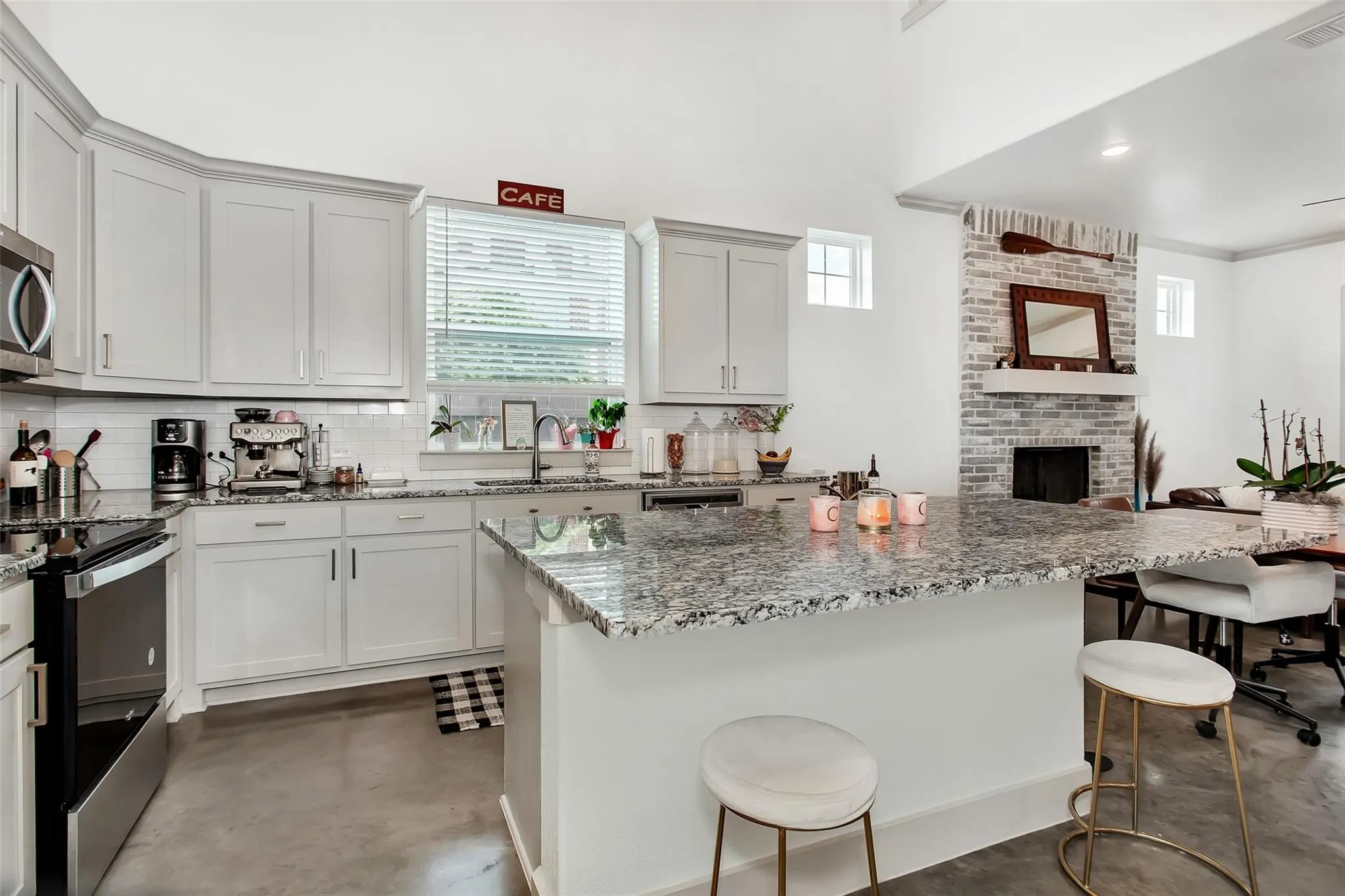 Single Family Residence For Rent in Ellis County , 229 E 5th Street, Ferris, Texas 75125, 3 Bedroom, 3 Bathroom, 2 Garage spaces, 2,016 Sqft, built in 2021, mls#21386433, Real Estate Agent in Ferris, Homes For Rent in Ellis county, Homes For Rent in Ferris, Realtor in Ferris Texas, Real Estate Brokerage Independent Realty Texas, Luminita Cordes Realtor