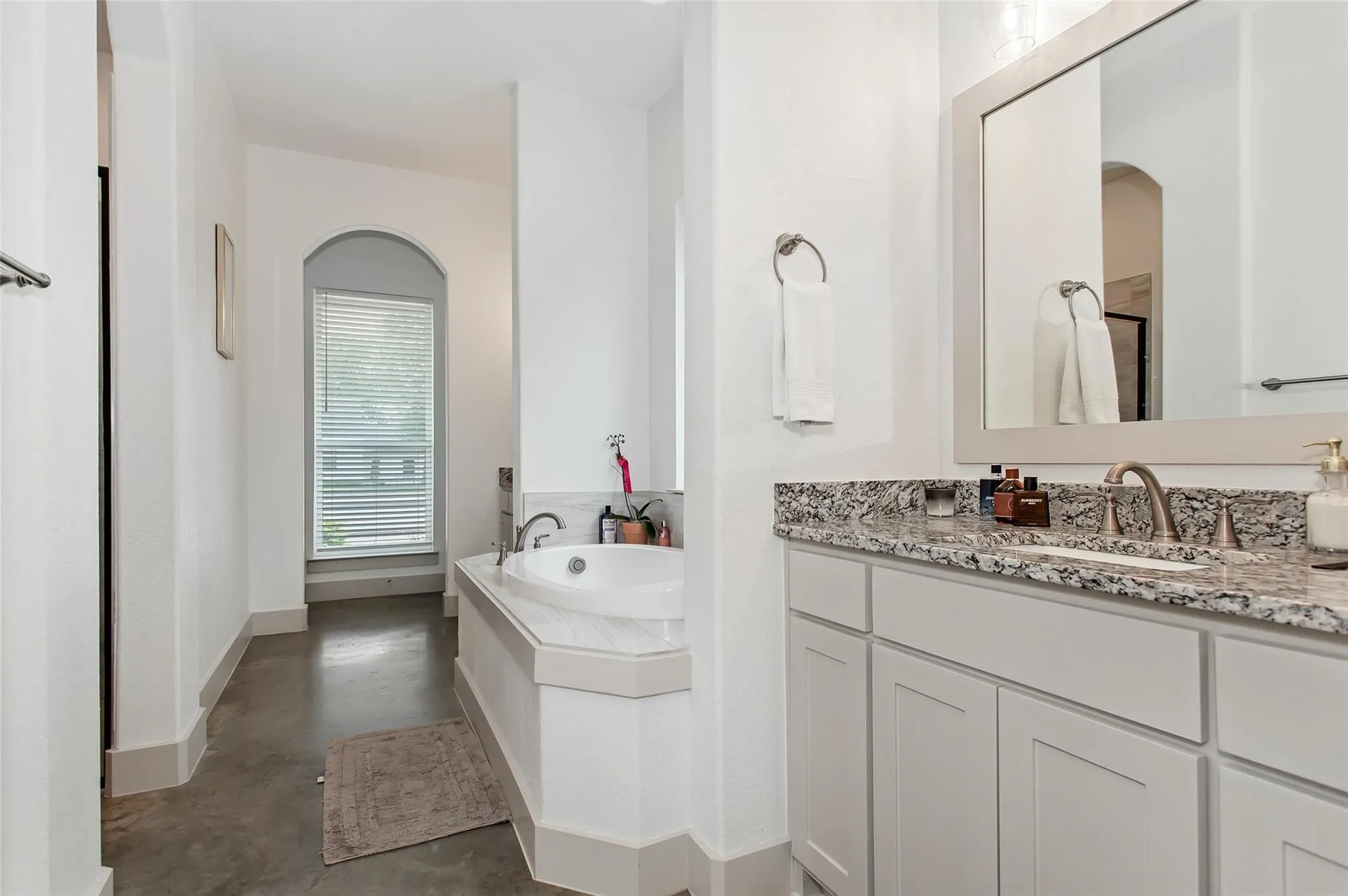 Single Family Residence For Rent in Ellis County , 229 E 5th Street, Ferris, Texas 75125, 3 Bedroom, 3 Bathroom, 2 Garage spaces, 2,016 Sqft, built in 2021, mls#21386433, Real Estate Agent in Ferris, Homes For Rent in Ellis county, Homes For Rent in Ferris, Realtor in Ferris Texas, Real Estate Brokerage Independent Realty Texas, Luminita Cordes Realtor