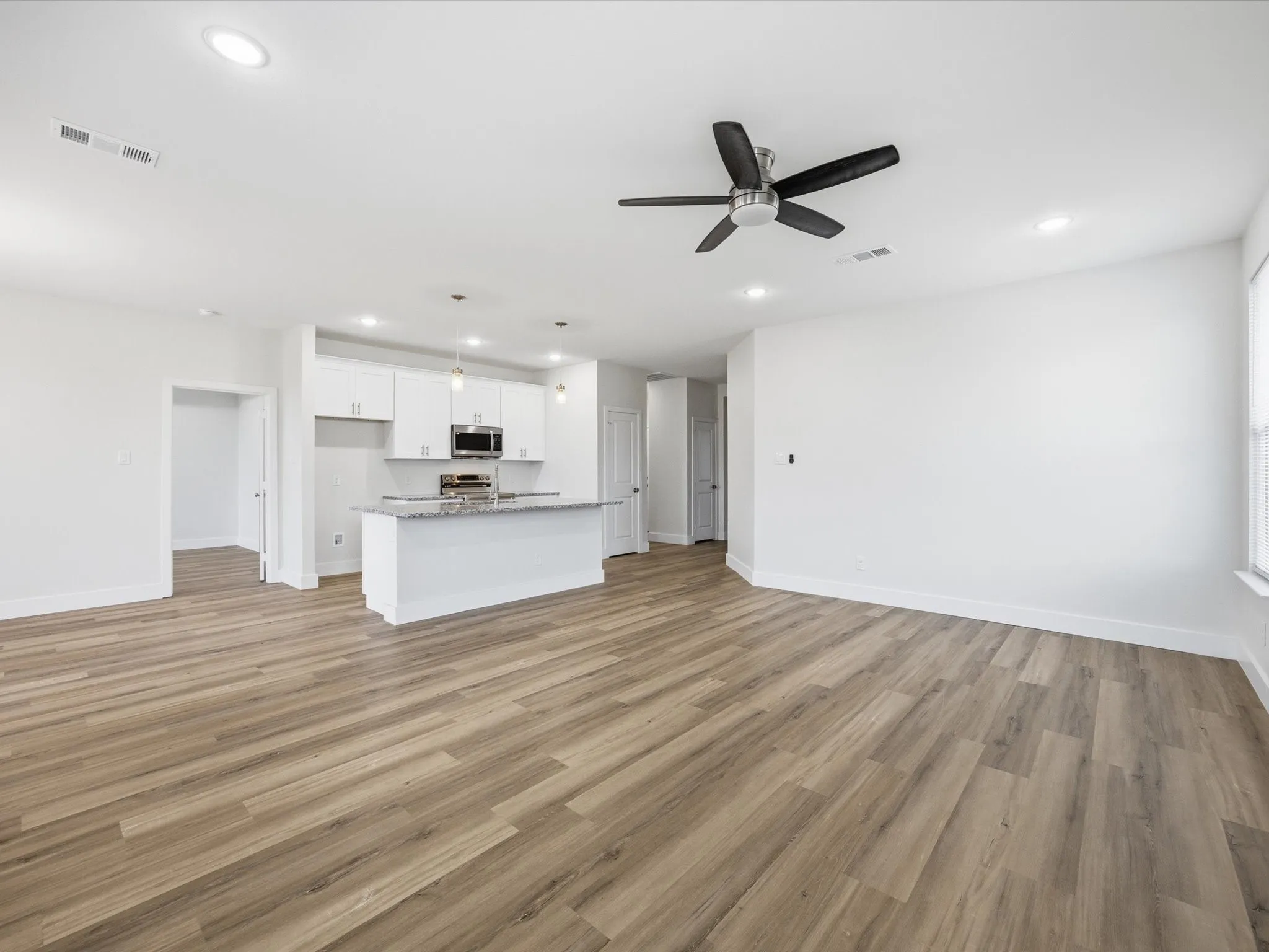 Single Family Residence For Sale in Ellis County , 108 N Couch Street, Italy, Texas 76651, 3 Bedroom, 2 Bathroom, 2 Garage spaces, 1,636 Sqft, built in 2025, mls#21381225, Real Estate Agent in Italy, Homes For Sale in Ellis county, Homes For Sale in Italy, Realtor in Italy Texas, Real Estate Brokerage Independent Realty Texas, Luminita Cordes Realtor