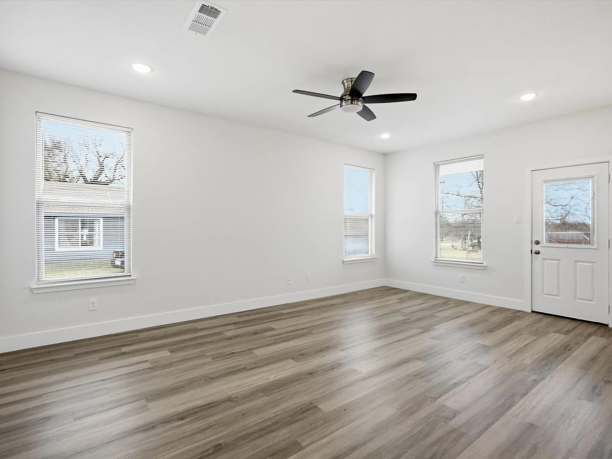 Single Family Residence For Sale in Ellis County , 108 N Couch Street, Italy, Texas 76651, 3 Bedroom, 2 Bathroom, 2 Garage spaces, 1,636 Sqft, built in 2025, mls#21381225, Real Estate Agent in Italy, Homes For Sale in Ellis county, Homes For Sale in Italy, Realtor in Italy Texas, Real Estate Brokerage Independent Realty Texas, Luminita Cordes Realtor