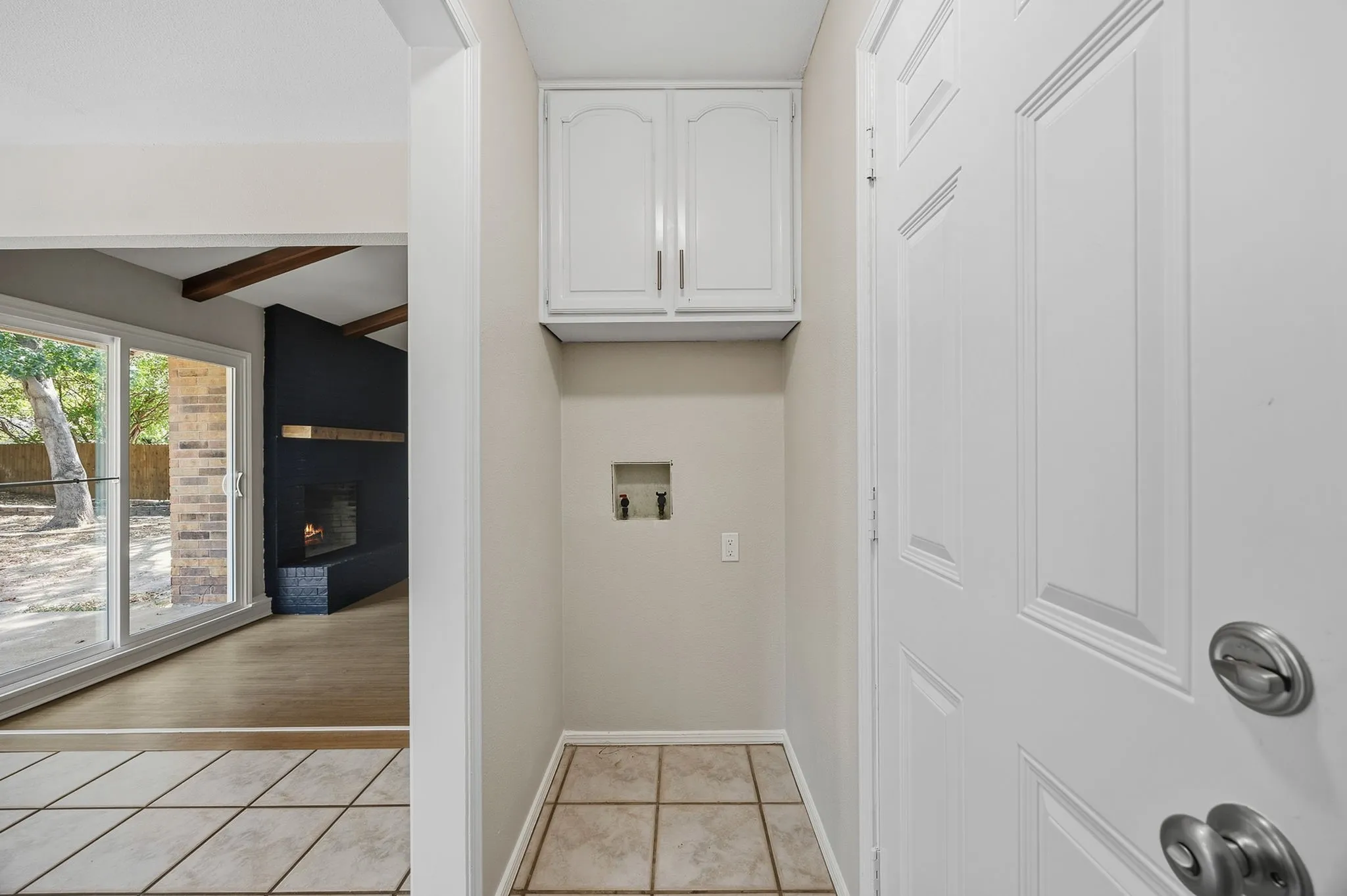 Single Family Residence For Sale in Johnson County , 756 NW Charlyne Drive, Burleson, Texas 76028, 3 Bedroom, 2 Bathroom, 2 Garage spaces, 1,508 Sqft, built in 1978, mls#21386247, Real Estate Agent in Burleson, Homes For Sale in Johnson county, Homes For Sale in Burleson, Realtor in Burleson Texas, Real Estate Brokerage Independent Realty Texas, Luminita Cordes Realtor