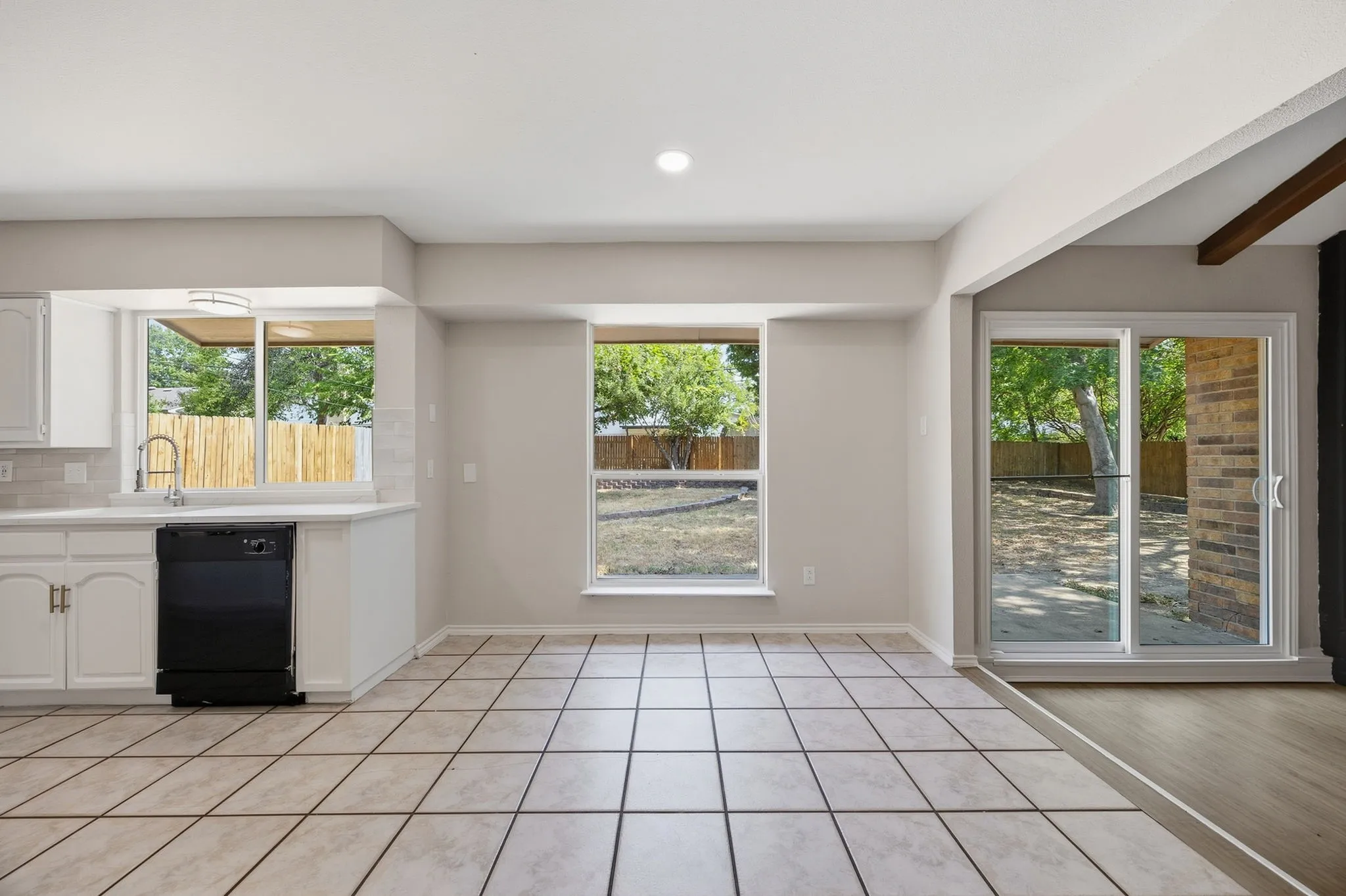 Single Family Residence For Sale in Johnson County , 756 NW Charlyne Drive, Burleson, Texas 76028, 3 Bedroom, 2 Bathroom, 2 Garage spaces, 1,508 Sqft, built in 1978, mls#21386247, Real Estate Agent in Burleson, Homes For Sale in Johnson county, Homes For Sale in Burleson, Realtor in Burleson Texas, Real Estate Brokerage Independent Realty Texas, Luminita Cordes Realtor
