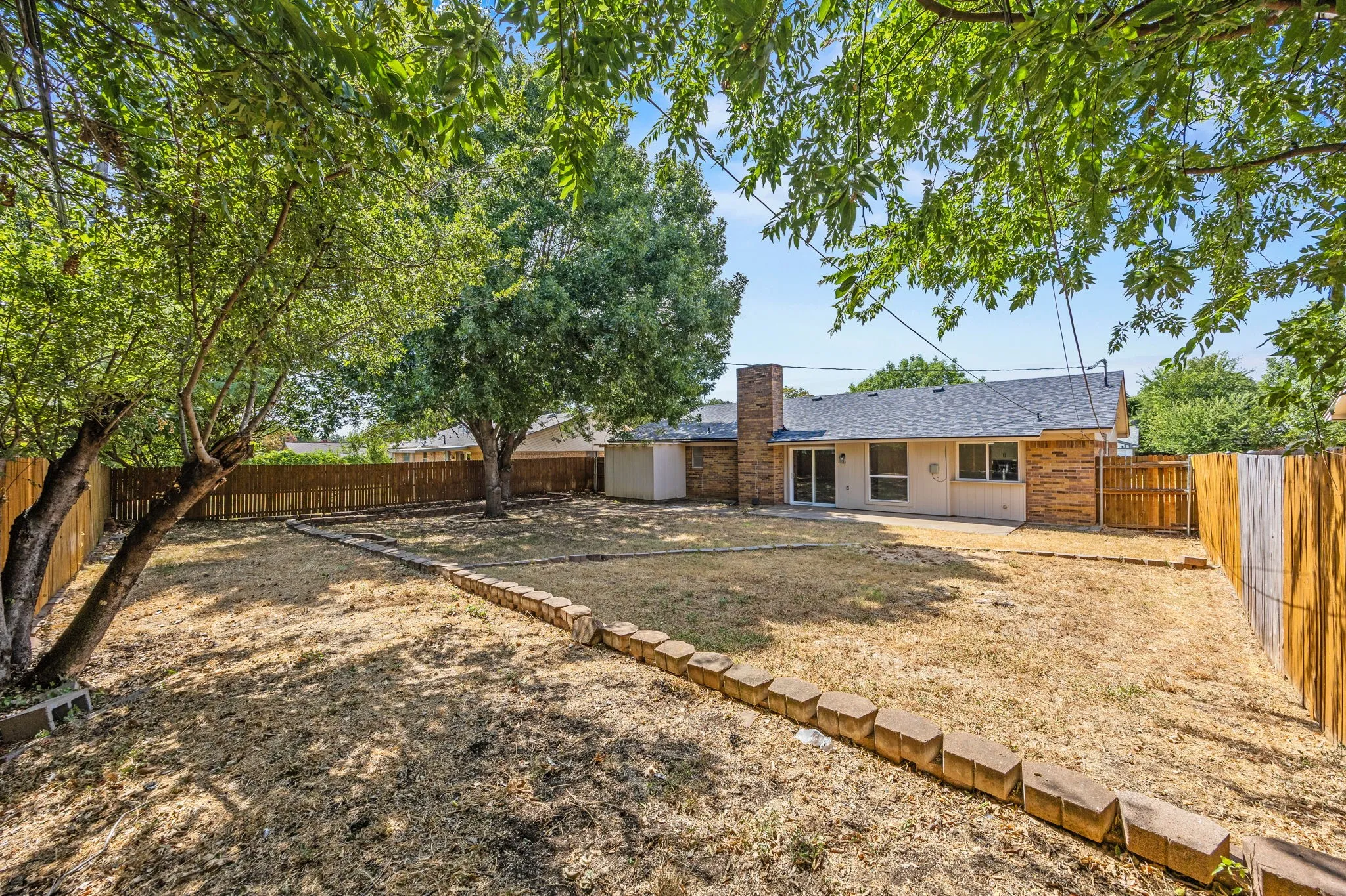 Single Family Residence For Sale in Johnson County , 756 NW Charlyne Drive, Burleson, Texas 76028, 3 Bedroom, 2 Bathroom, 2 Garage spaces, 1,508 Sqft, built in 1978, mls#21386247, Real Estate Agent in Burleson, Homes For Sale in Johnson county, Homes For Sale in Burleson, Realtor in Burleson Texas, Real Estate Brokerage Independent Realty Texas, Luminita Cordes Realtor