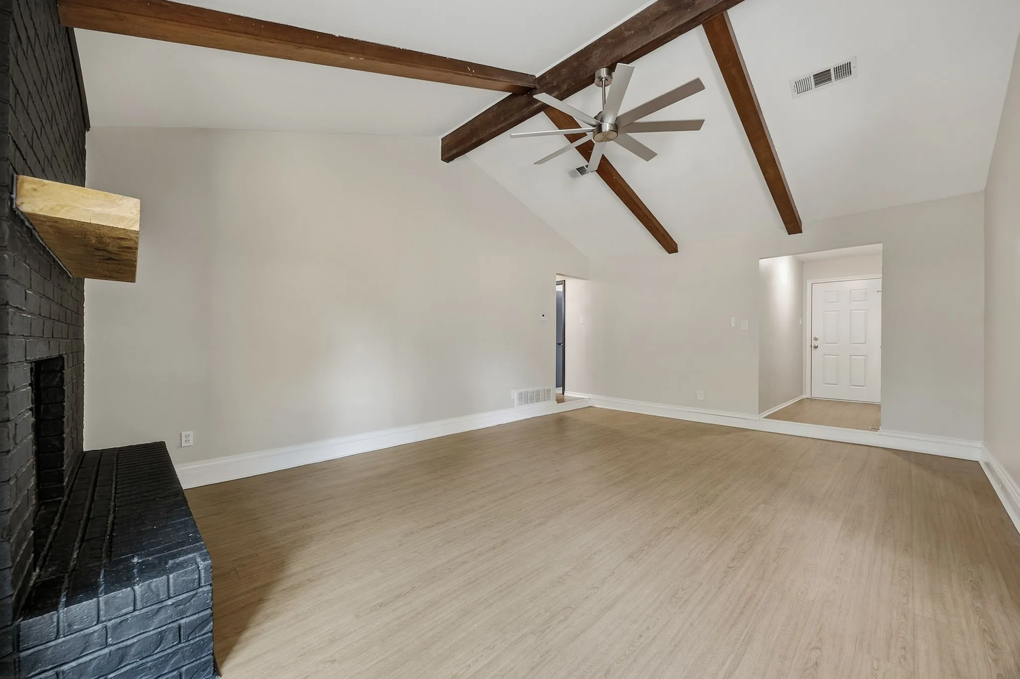 Single Family Residence For Sale in Johnson County , 756 NW Charlyne Drive, Burleson, Texas 76028, 3 Bedroom, 2 Bathroom, 2 Garage spaces, 1,508 Sqft, built in 1978, mls#21386247, Real Estate Agent in Burleson, Homes For Sale in Johnson county, Homes For Sale in Burleson, Realtor in Burleson Texas, Real Estate Brokerage Independent Realty Texas, Luminita Cordes Realtor