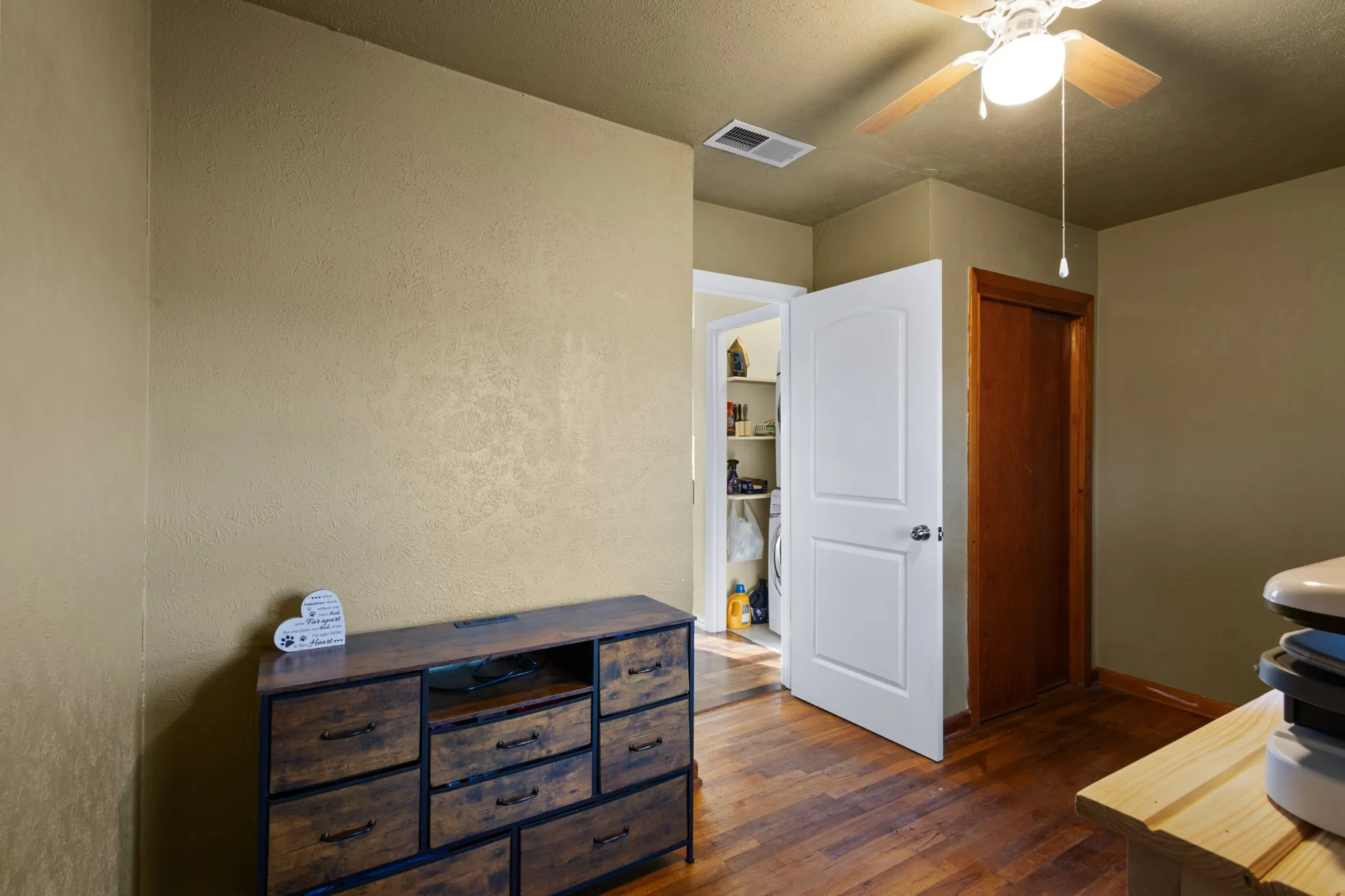 Single Family Residence For Sale in Wise County , 305 Cheyenne Drive, Runaway Bay, Texas 76426, 3 Bedroom, 2 Bathroom, Garage spaces, 1,352 Sqft, built in 1960, mls#21386450, Real Estate Agent in Runaway Bay, Homes For Sale in Wise county, Homes For Sale in Runaway Bay, Realtor in Runaway Bay Texas, Real Estate Brokerage Independent Realty Texas, Luminita Cordes Realtor