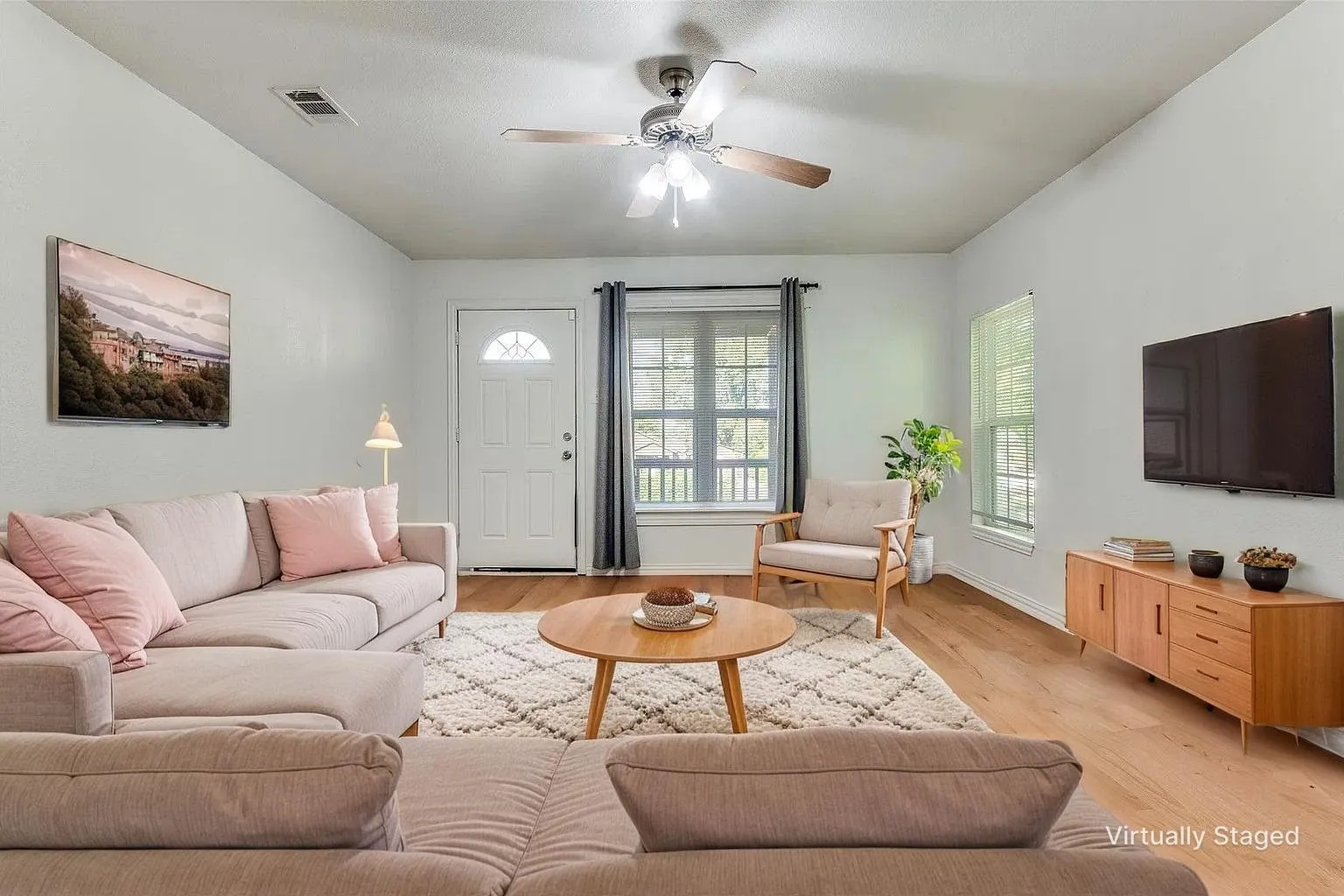 Single Family Residence For Rent in Dallas County , 2930 Maryland Avenue, Dallas, Texas 75216, 2 Bedroom, 1 Bathroom, Garage spaces, 1,022 Sqft, built in 1947, mls#21385502, Real Estate Agent in Dallas, Homes For Rent in Dallas county, Homes For Rent in Dallas, Realtor in Dallas Texas, Real Estate Brokerage Independent Realty Texas, Luminita Cordes Realtor