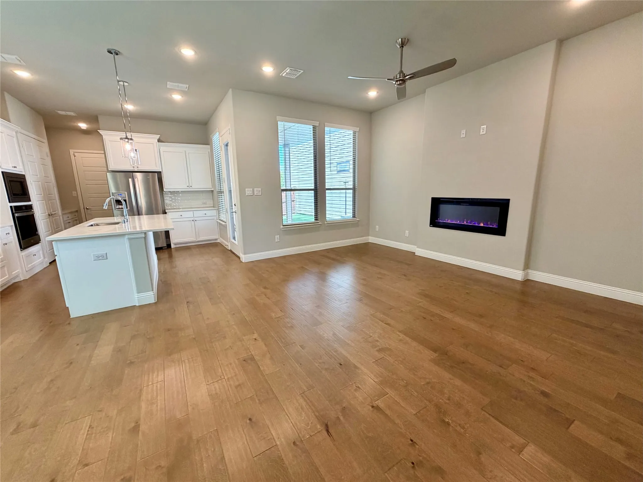 Single Family Residence For Rent in Denton County , 4271 Runway Mews, Frisco, Texas 75034, 3 Bedroom, 3 Bathroom, 2 Garage spaces, 2,238 Sqft, built in 2019, mls#21386421, Real Estate Agent in Frisco, Homes For Rent in Denton county, Homes For Rent in Frisco, Realtor in Frisco Texas, Real Estate Brokerage Independent Realty Texas, Luminita Cordes Realtor