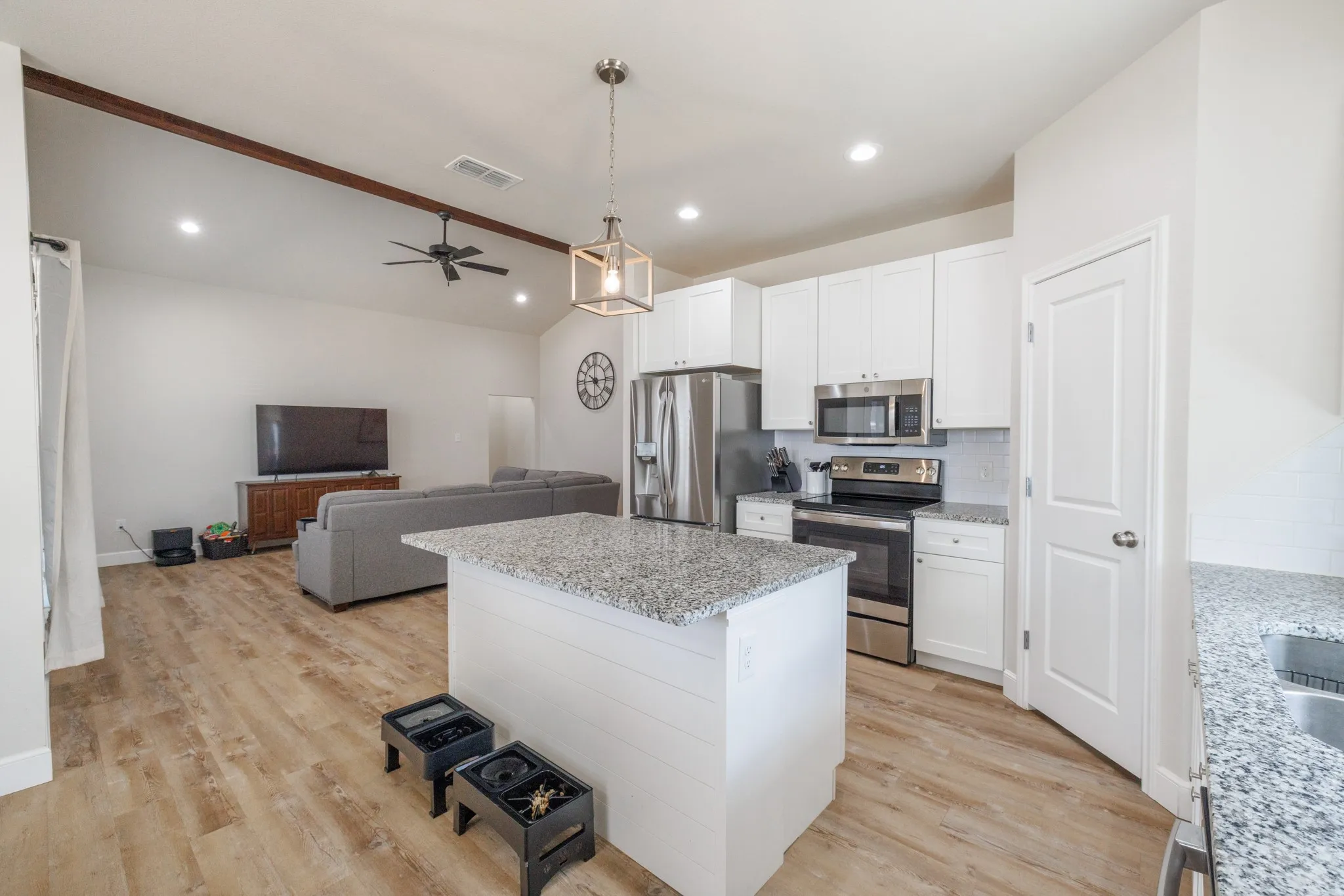 Single Family Residence For Rent in Taylor County , 7446 Sleepy Hollow Lane, Abilene, Texas 79602, 3 Bedroom, 2 Bathroom, 2 Garage spaces, 1,710 Sqft, built in 2022, mls#21386461, Real Estate Agent in Abilene, Homes For Rent in Taylor county, Homes For Rent in Abilene, Realtor in Abilene Texas, Real Estate Brokerage Independent Realty Texas, Luminita Cordes Realtor