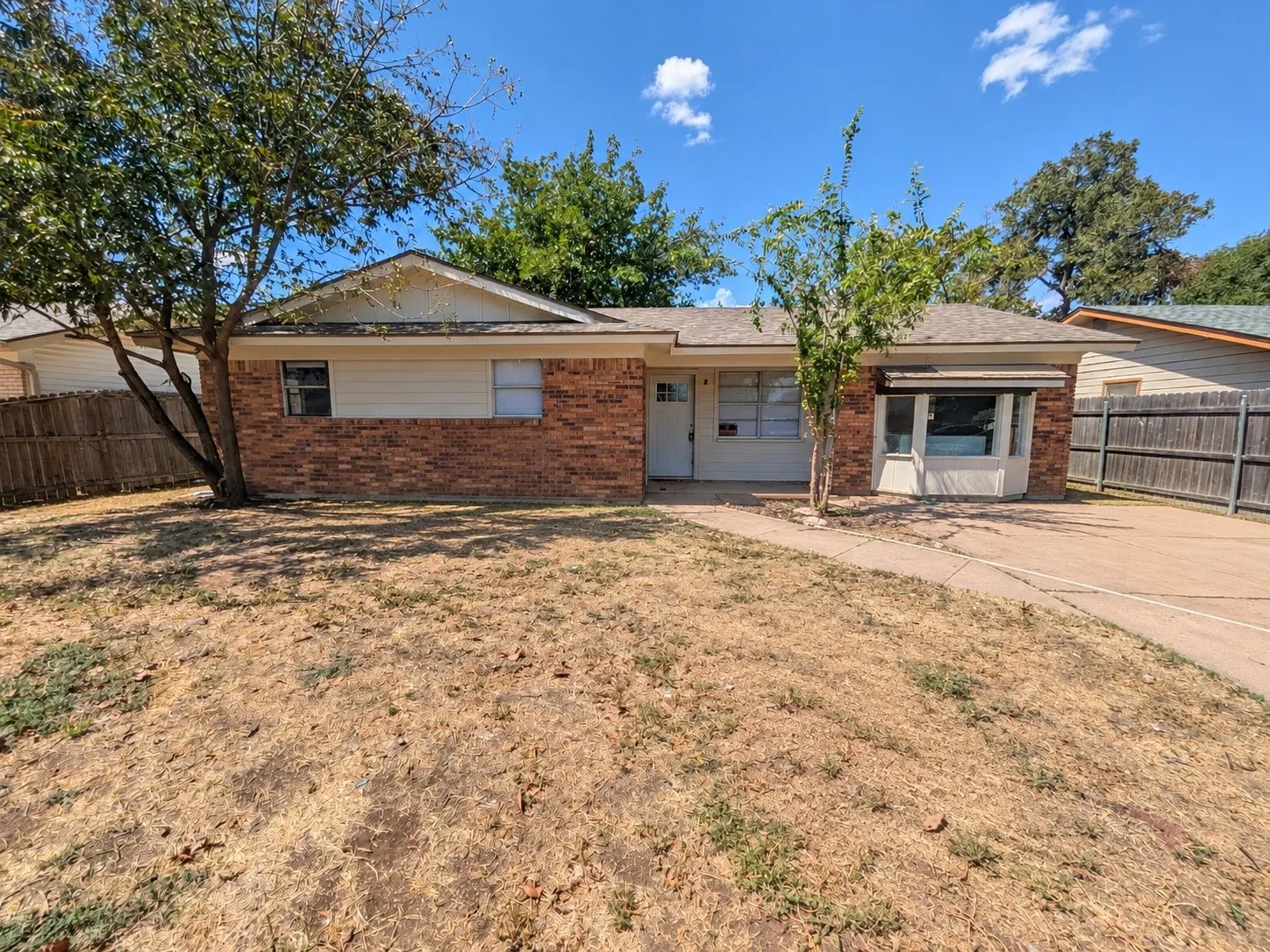 Single Family Residence For Rent in Taylor County , 1802 Dayton Drive, Abilene, Texas 79605, 3 Bedroom, 1 Bathroom, 1 Garage spaces, 1,244 Sqft, built in 1961, mls#21386480, Real Estate Agent in Abilene, Homes For Rent in Taylor county, Homes For Rent in Abilene, Realtor in Abilene Texas, Real Estate Brokerage Independent Realty Texas, Luminita Cordes Realtor