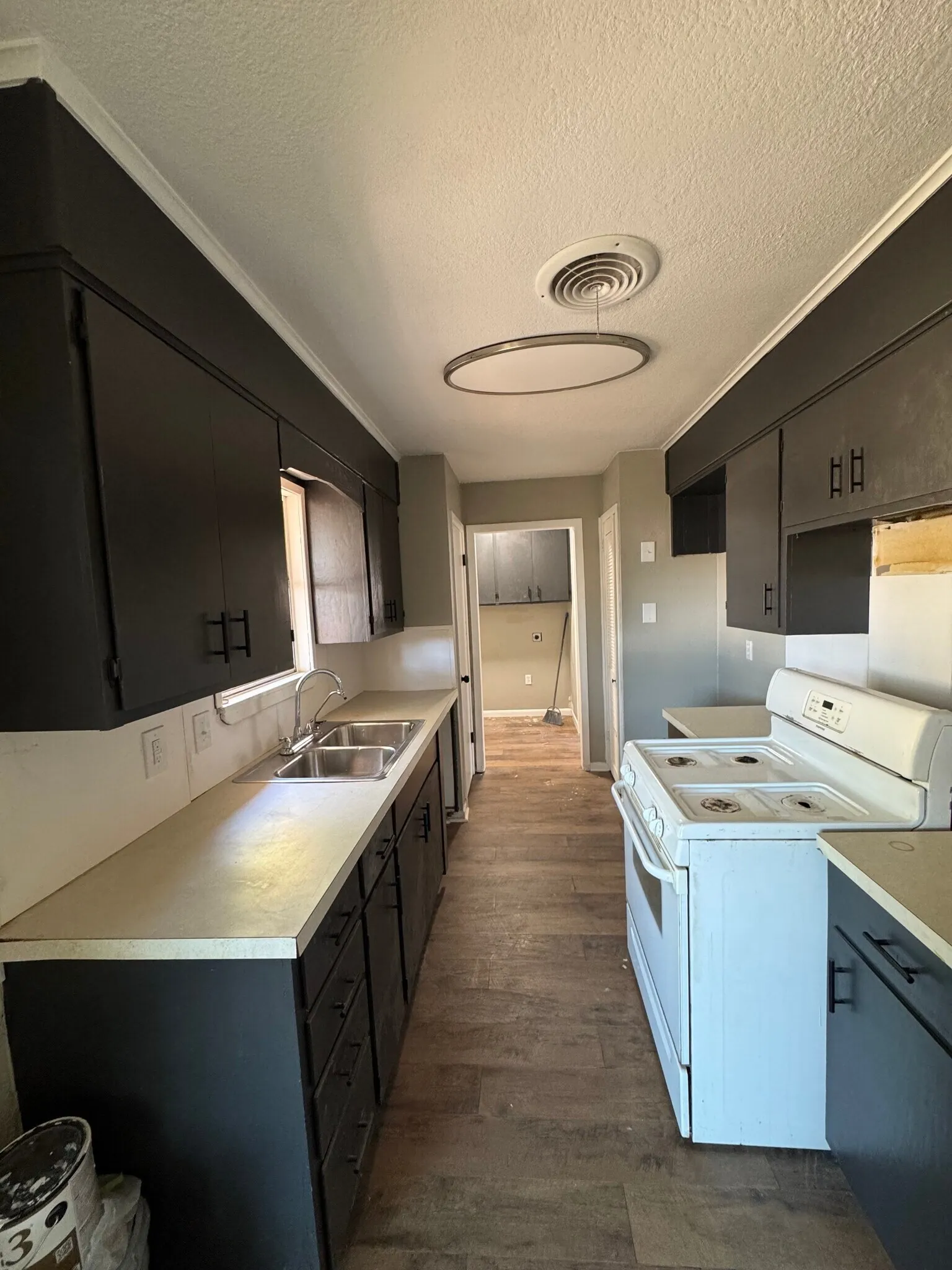 Single Family Residence For Rent in Taylor County , 1802 Dayton Drive, Abilene, Texas 79605, 3 Bedroom, 1 Bathroom, 1 Garage spaces, 1,244 Sqft, built in 1961, mls#21386480, Real Estate Agent in Abilene, Homes For Rent in Taylor county, Homes For Rent in Abilene, Realtor in Abilene Texas, Real Estate Brokerage Independent Realty Texas, Luminita Cordes Realtor