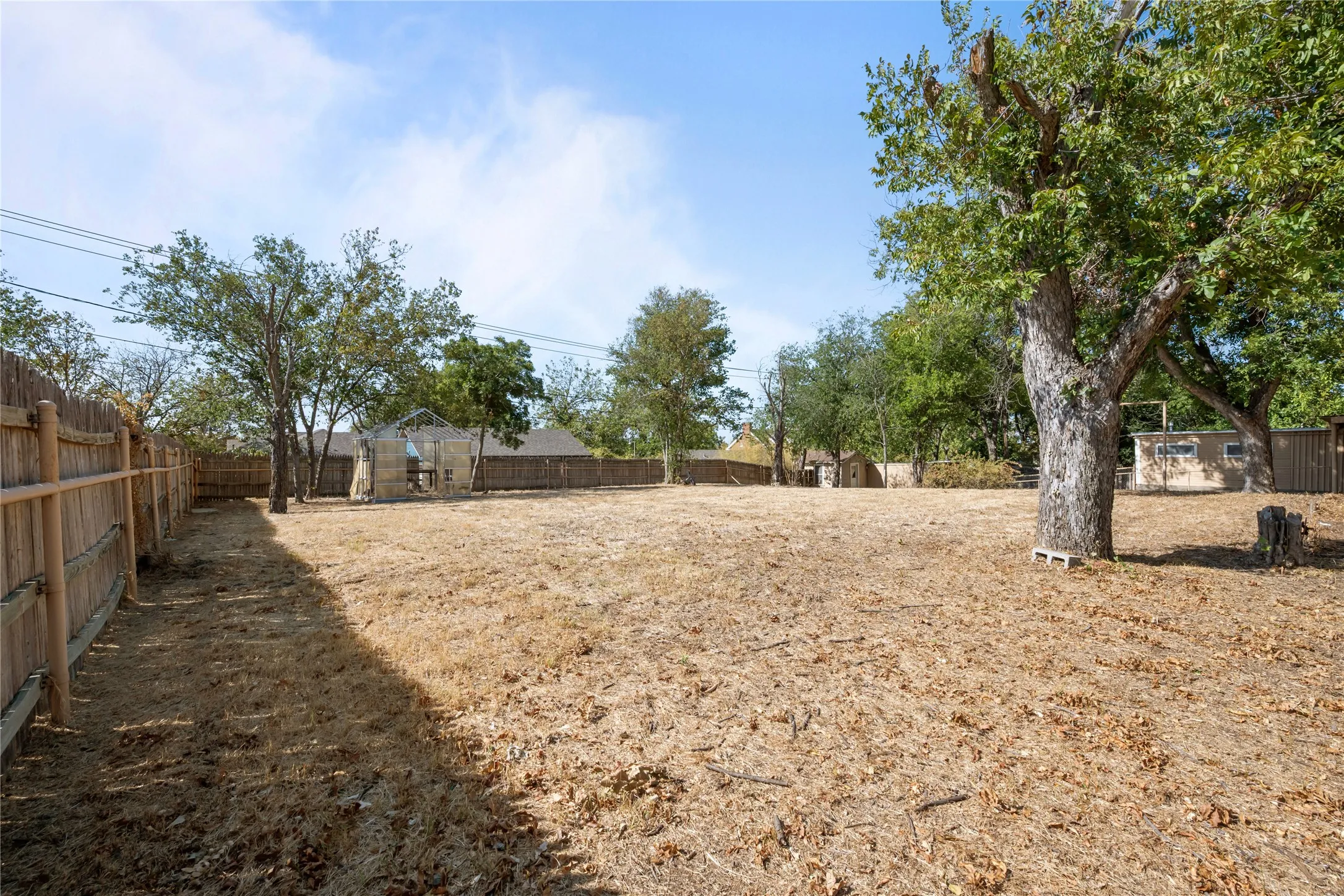 Single Family Residence For Sale in Stephens County , 1011 E Connell Street, Breckenridge, Texas 76424, 3 Bedroom, 3 Bathroom, Garage spaces, 3,147 Sqft, built in 1961, mls#21376153, Real Estate Agent in Breckenridge, Homes For Sale in Stephens county, Homes For Sale in Breckenridge, Realtor in Breckenridge Texas, Real Estate Brokerage Independent Realty Texas, Luminita Cordes Realtor