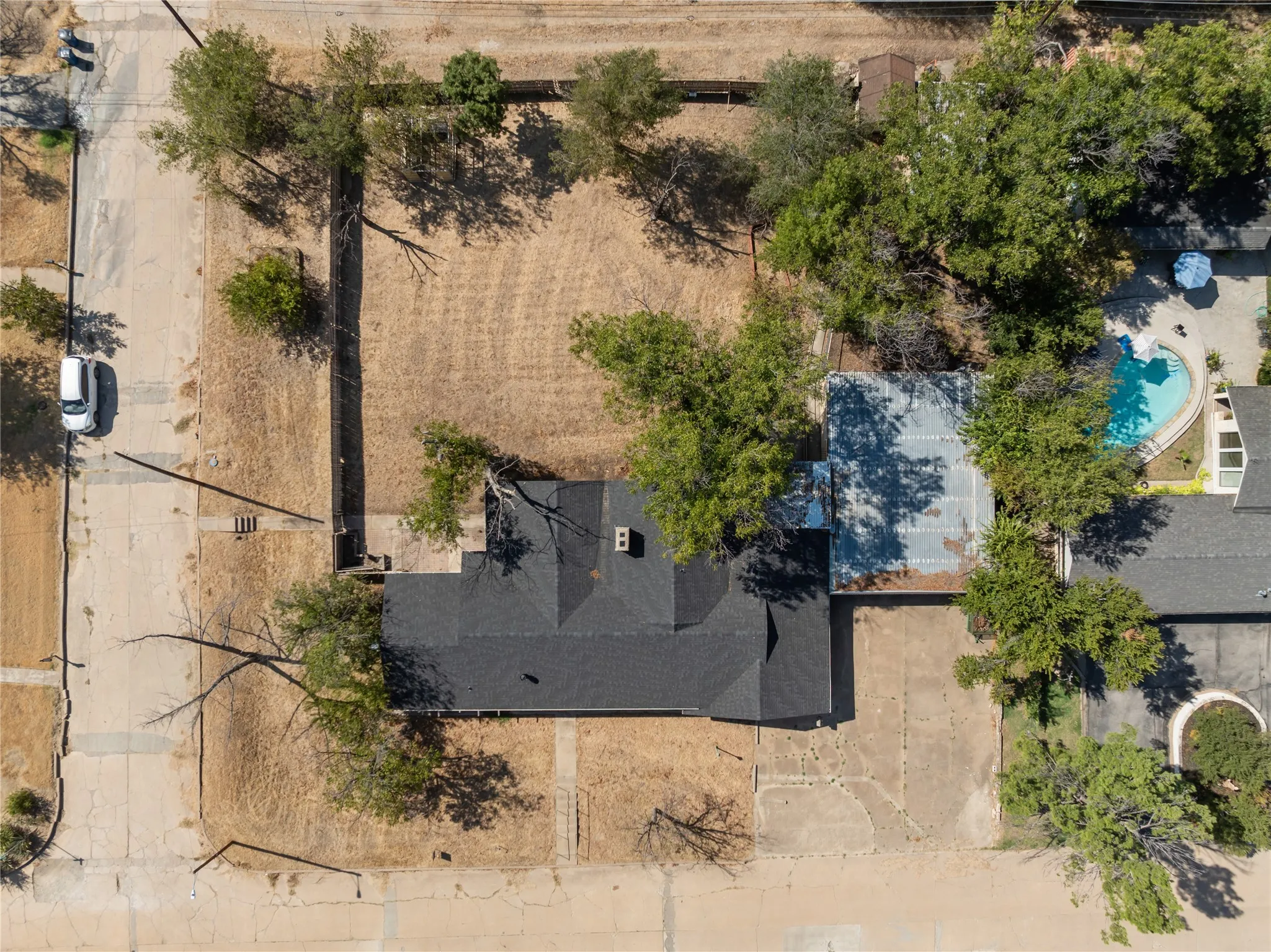 Single Family Residence For Sale in Stephens County , 1011 E Connell Street, Breckenridge, Texas 76424, 3 Bedroom, 3 Bathroom, Garage spaces, 3,147 Sqft, built in 1961, mls#21376153, Real Estate Agent in Breckenridge, Homes For Sale in Stephens county, Homes For Sale in Breckenridge, Realtor in Breckenridge Texas, Real Estate Brokerage Independent Realty Texas, Luminita Cordes Realtor