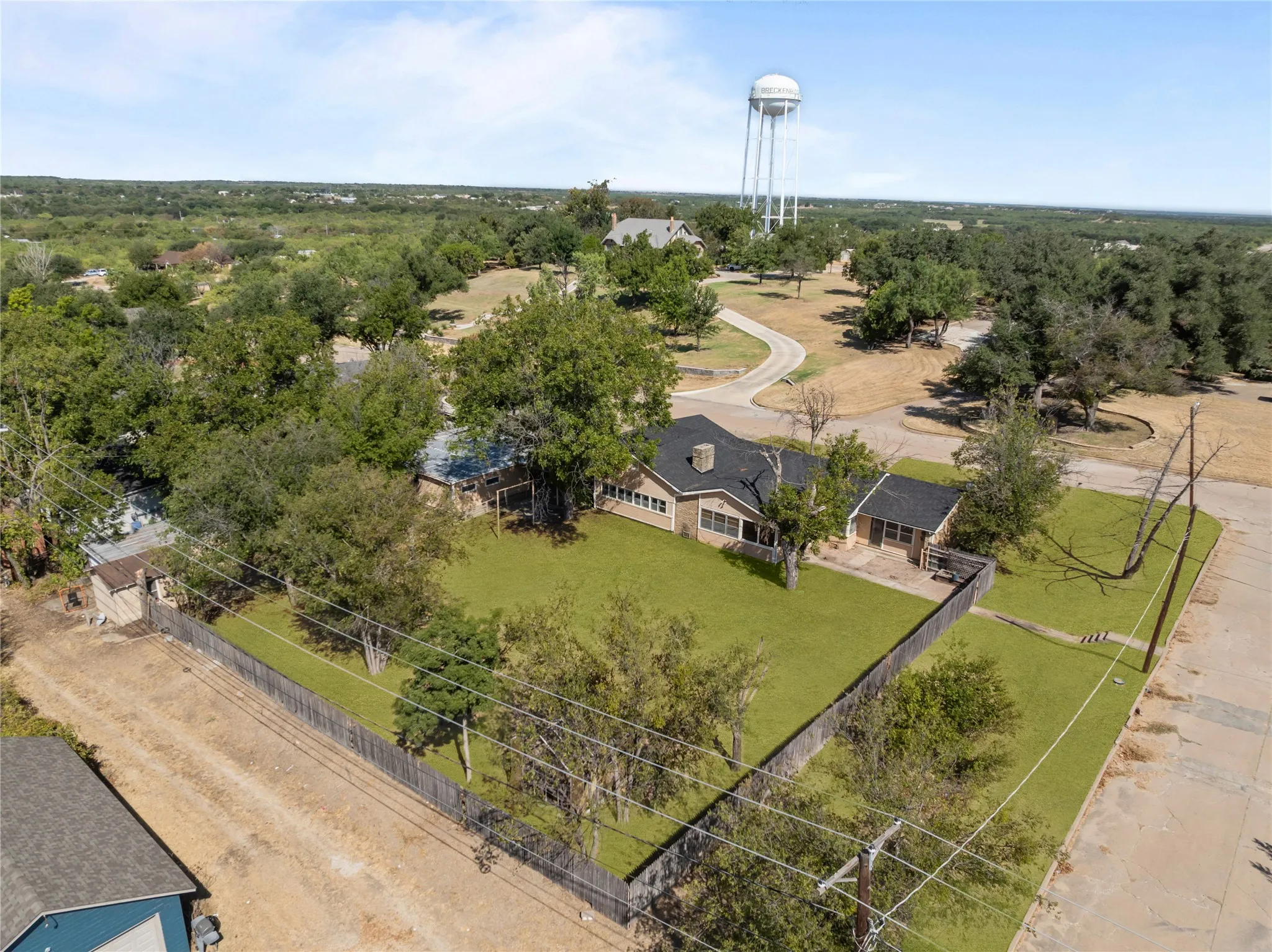 Single Family Residence For Sale in Stephens County , 1011 E Connell Street, Breckenridge, Texas 76424, 3 Bedroom, 3 Bathroom, Garage spaces, 3,147 Sqft, built in 1961, mls#21376153, Real Estate Agent in Breckenridge, Homes For Sale in Stephens county, Homes For Sale in Breckenridge, Realtor in Breckenridge Texas, Real Estate Brokerage Independent Realty Texas, Luminita Cordes Realtor