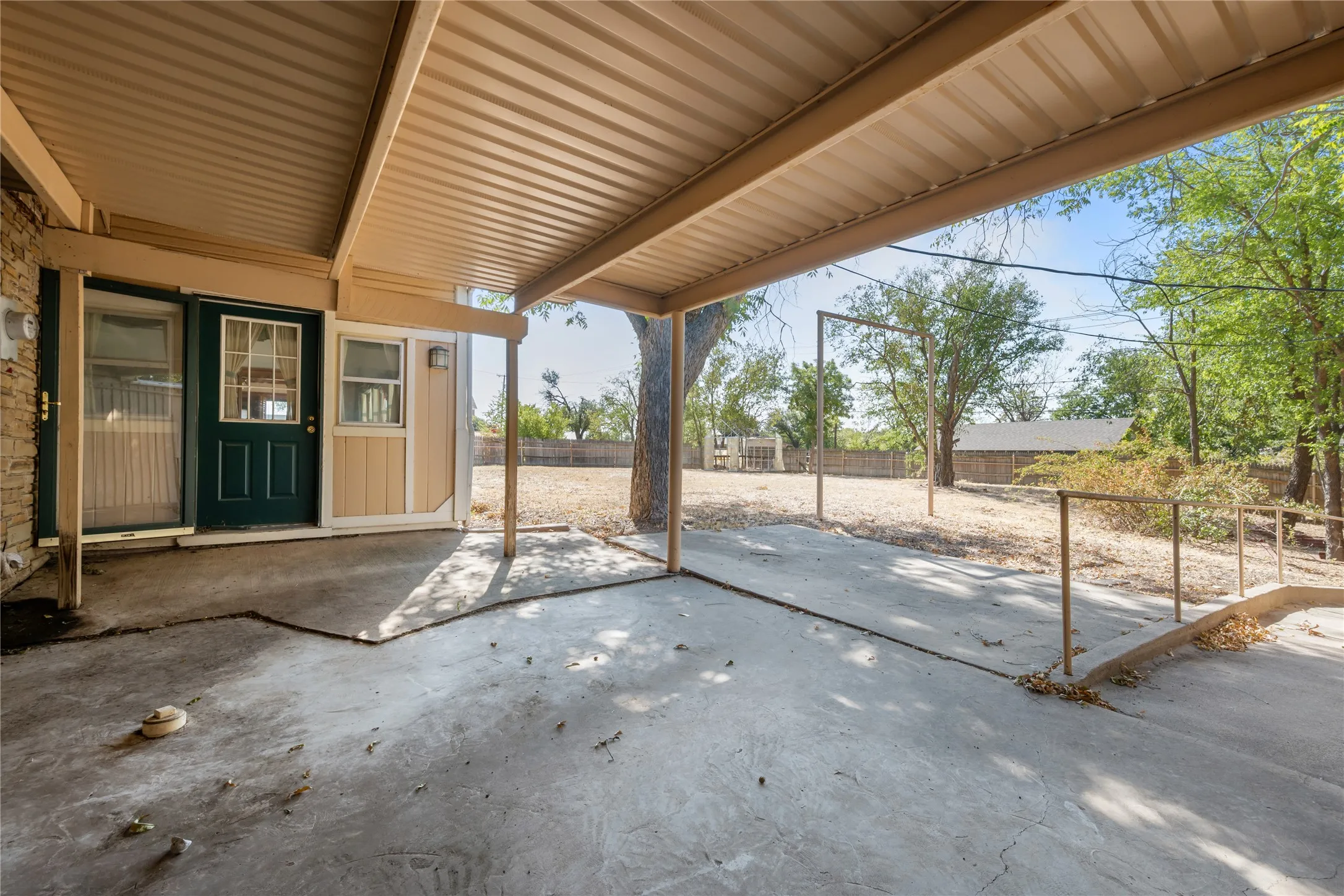 Single Family Residence For Sale in Stephens County , 1011 E Connell Street, Breckenridge, Texas 76424, 3 Bedroom, 3 Bathroom, Garage spaces, 3,147 Sqft, built in 1961, mls#21376153, Real Estate Agent in Breckenridge, Homes For Sale in Stephens county, Homes For Sale in Breckenridge, Realtor in Breckenridge Texas, Real Estate Brokerage Independent Realty Texas, Luminita Cordes Realtor