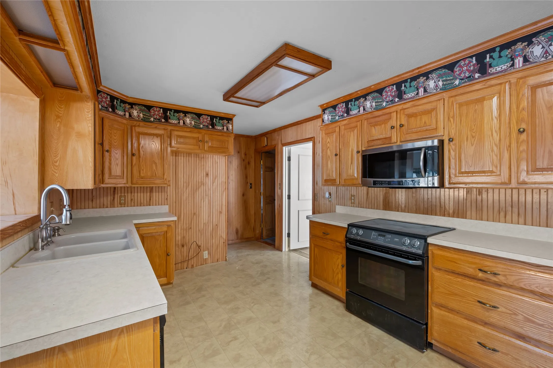 Single Family Residence For Sale in Stephens County , 1011 E Connell Street, Breckenridge, Texas 76424, 3 Bedroom, 3 Bathroom, Garage spaces, 3,147 Sqft, built in 1961, mls#21376153, Real Estate Agent in Breckenridge, Homes For Sale in Stephens county, Homes For Sale in Breckenridge, Realtor in Breckenridge Texas, Real Estate Brokerage Independent Realty Texas, Luminita Cordes Realtor