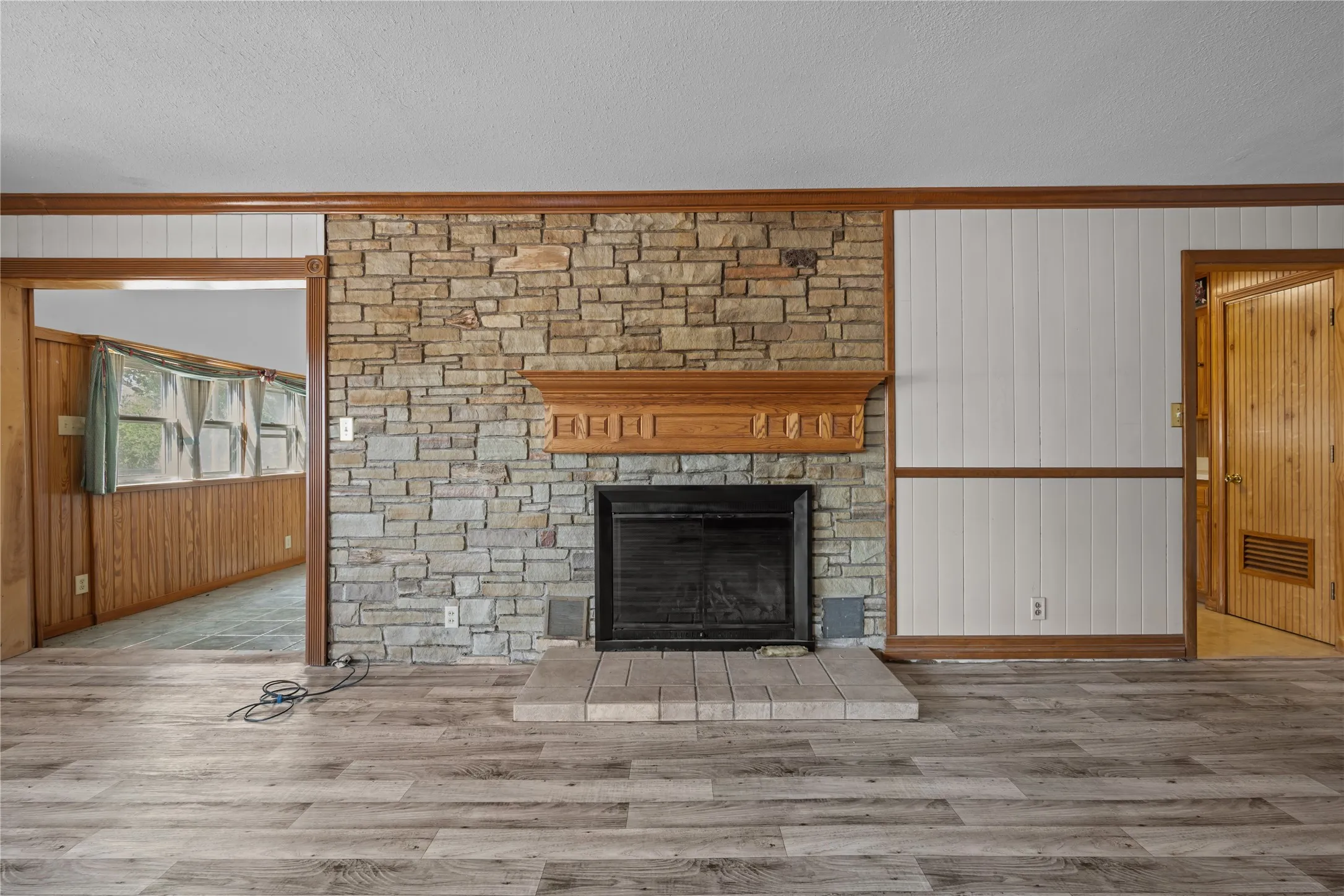 Single Family Residence For Sale in Stephens County , 1011 E Connell Street, Breckenridge, Texas 76424, 3 Bedroom, 3 Bathroom, Garage spaces, 3,147 Sqft, built in 1961, mls#21376153, Real Estate Agent in Breckenridge, Homes For Sale in Stephens county, Homes For Sale in Breckenridge, Realtor in Breckenridge Texas, Real Estate Brokerage Independent Realty Texas, Luminita Cordes Realtor