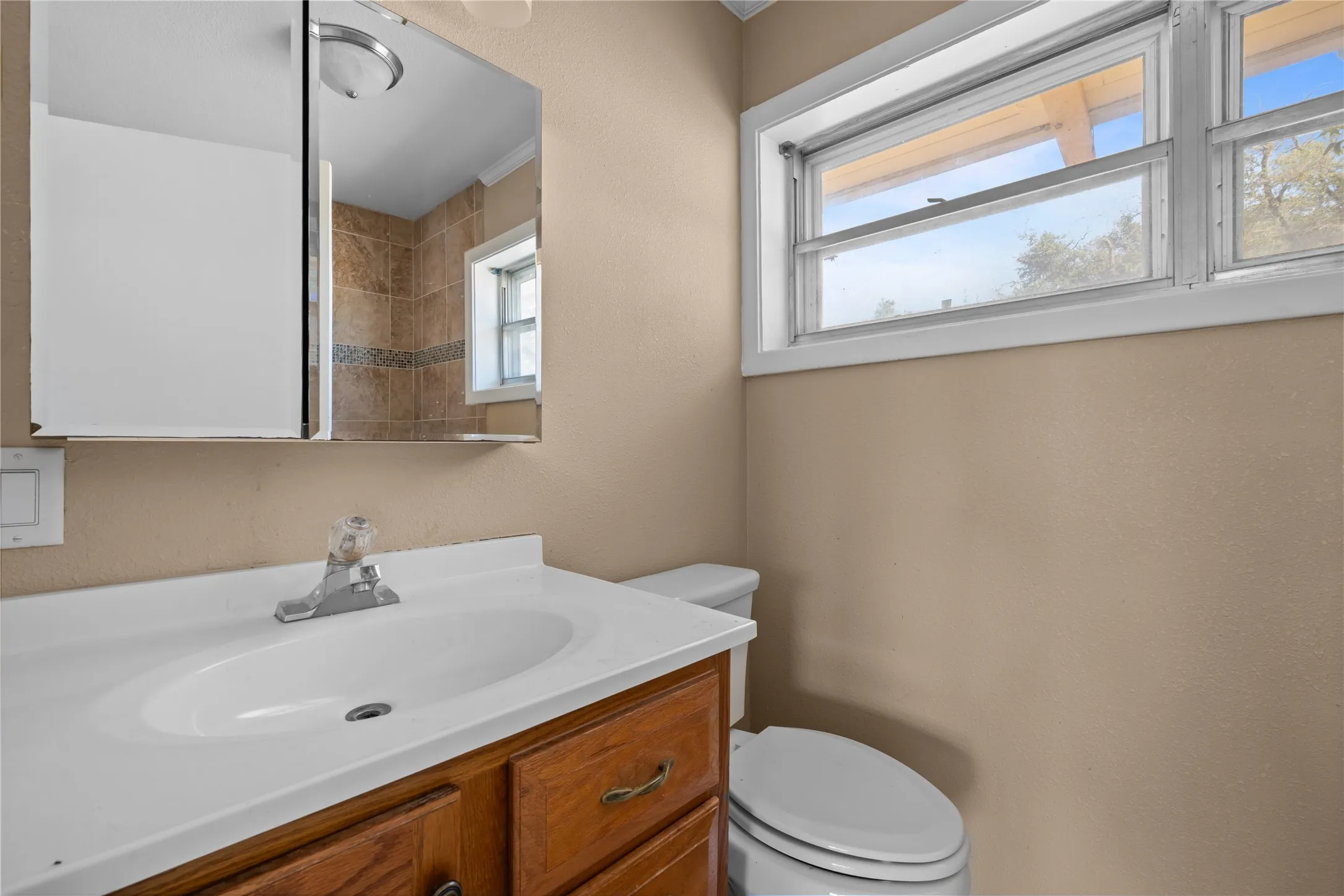 Single Family Residence For Sale in Stephens County , 1011 E Connell Street, Breckenridge, Texas 76424, 3 Bedroom, 3 Bathroom, Garage spaces, 3,147 Sqft, built in 1961, mls#21376153, Real Estate Agent in Breckenridge, Homes For Sale in Stephens county, Homes For Sale in Breckenridge, Realtor in Breckenridge Texas, Real Estate Brokerage Independent Realty Texas, Luminita Cordes Realtor