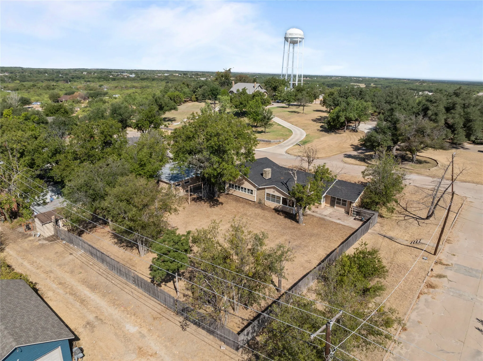 Single Family Residence For Sale in Stephens County , 1011 E Connell Street, Breckenridge, Texas 76424, 3 Bedroom, 3 Bathroom, Garage spaces, 3,147 Sqft, built in 1961, mls#21376153, Real Estate Agent in Breckenridge, Homes For Sale in Stephens county, Homes For Sale in Breckenridge, Realtor in Breckenridge Texas, Real Estate Brokerage Independent Realty Texas, Luminita Cordes Realtor