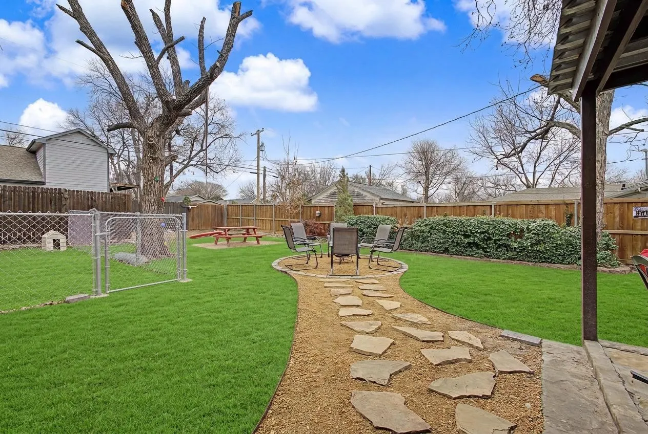 Single Family Residence For Rent in Collin County , 7210 Hickory Street, Frisco, Texas 75034, 3 Bedroom, 2 Bathroom, Garage spaces, 1,500 Sqft, built in 1965, mls#21386016, Real Estate Agent in Frisco, Homes For Rent in Collin county, Homes For Rent in Frisco, Realtor in Frisco Texas, Real Estate Brokerage Independent Realty Texas, Luminita Cordes Realtor