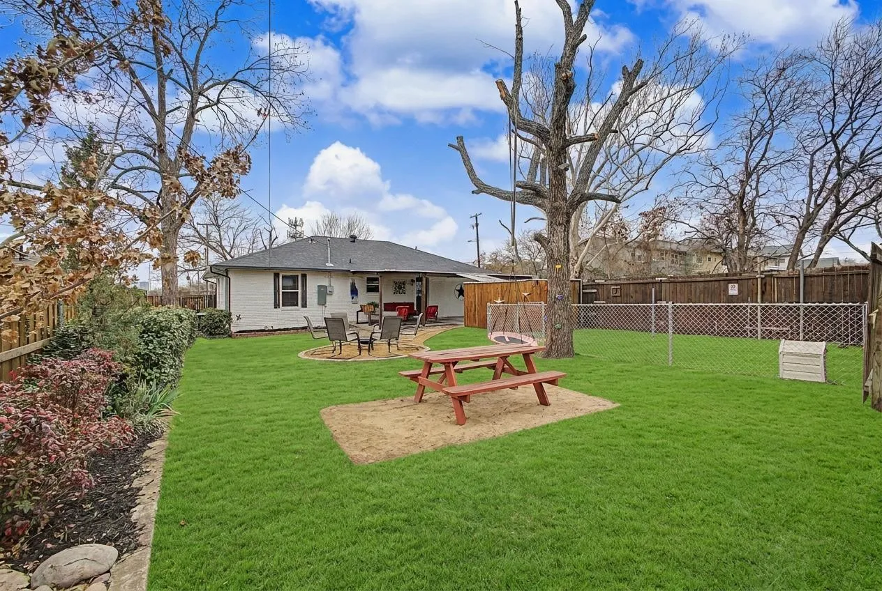 Single Family Residence For Rent in Collin County , 7210 Hickory Street, Frisco, Texas 75034, 3 Bedroom, 2 Bathroom, Garage spaces, 1,500 Sqft, built in 1965, mls#21386016, Real Estate Agent in Frisco, Homes For Rent in Collin county, Homes For Rent in Frisco, Realtor in Frisco Texas, Real Estate Brokerage Independent Realty Texas, Luminita Cordes Realtor
