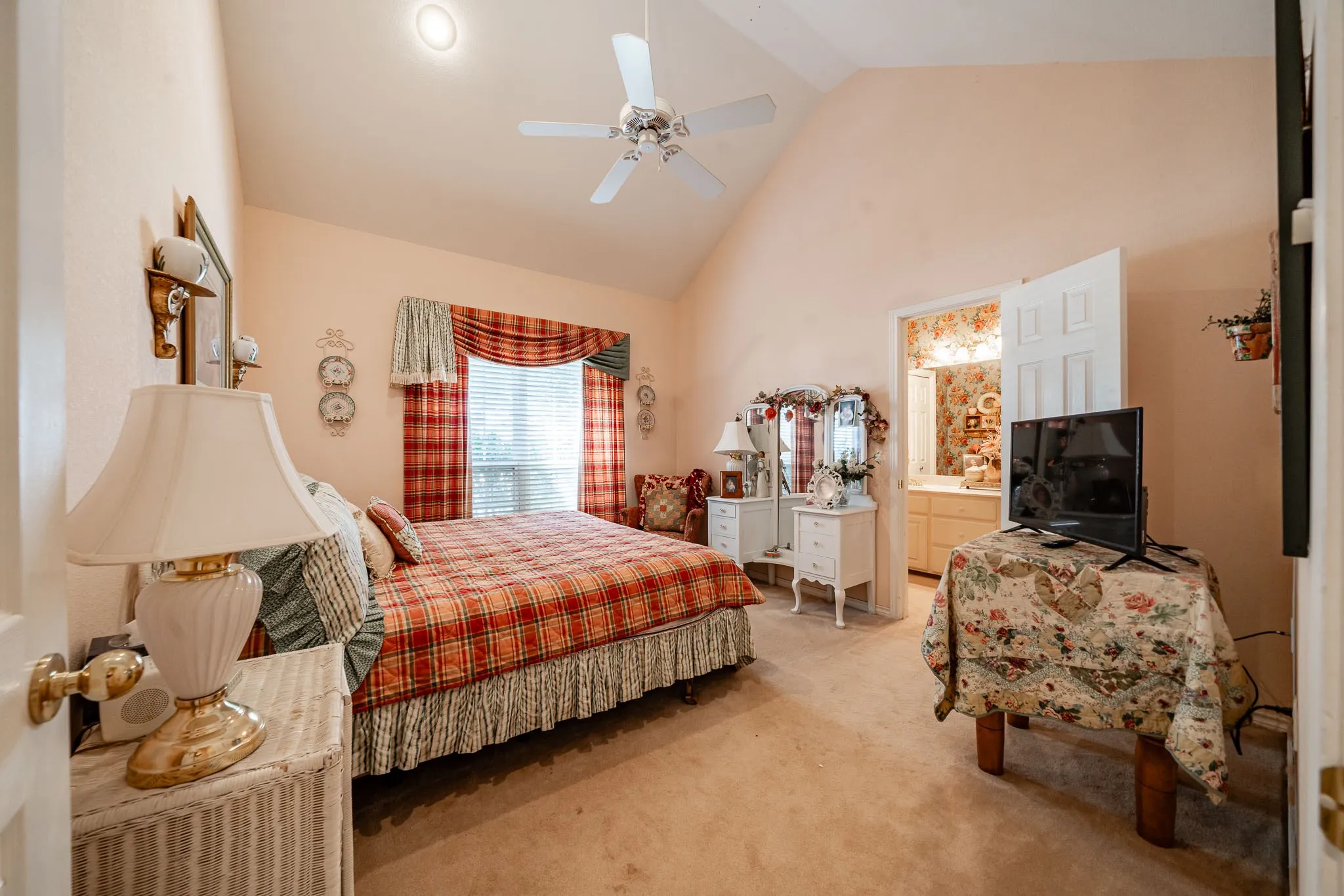 Single Family Residence For Sale in Jones County , 7170 Fm 142, Stamford, Texas 79553, 3 Bedroom, 4 Bathroom, 3 Garage spaces, 4,252 Sqft, built in 1997, mls#21386487, Real Estate Agent in Stamford, Homes For Sale in Jones county, Homes For Sale in Stamford, Realtor in Stamford Texas, Real Estate Brokerage Independent Realty Texas, Luminita Cordes Realtor